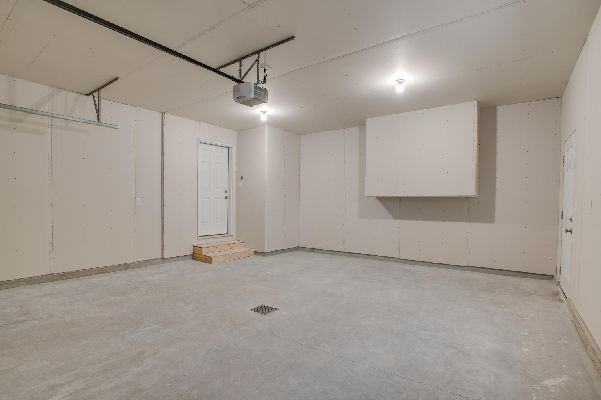 2025 single family home for sale at 2516 38th Avenue S in Moorhead, MN — 3 bed, 2 bath (photo 32 of 32)