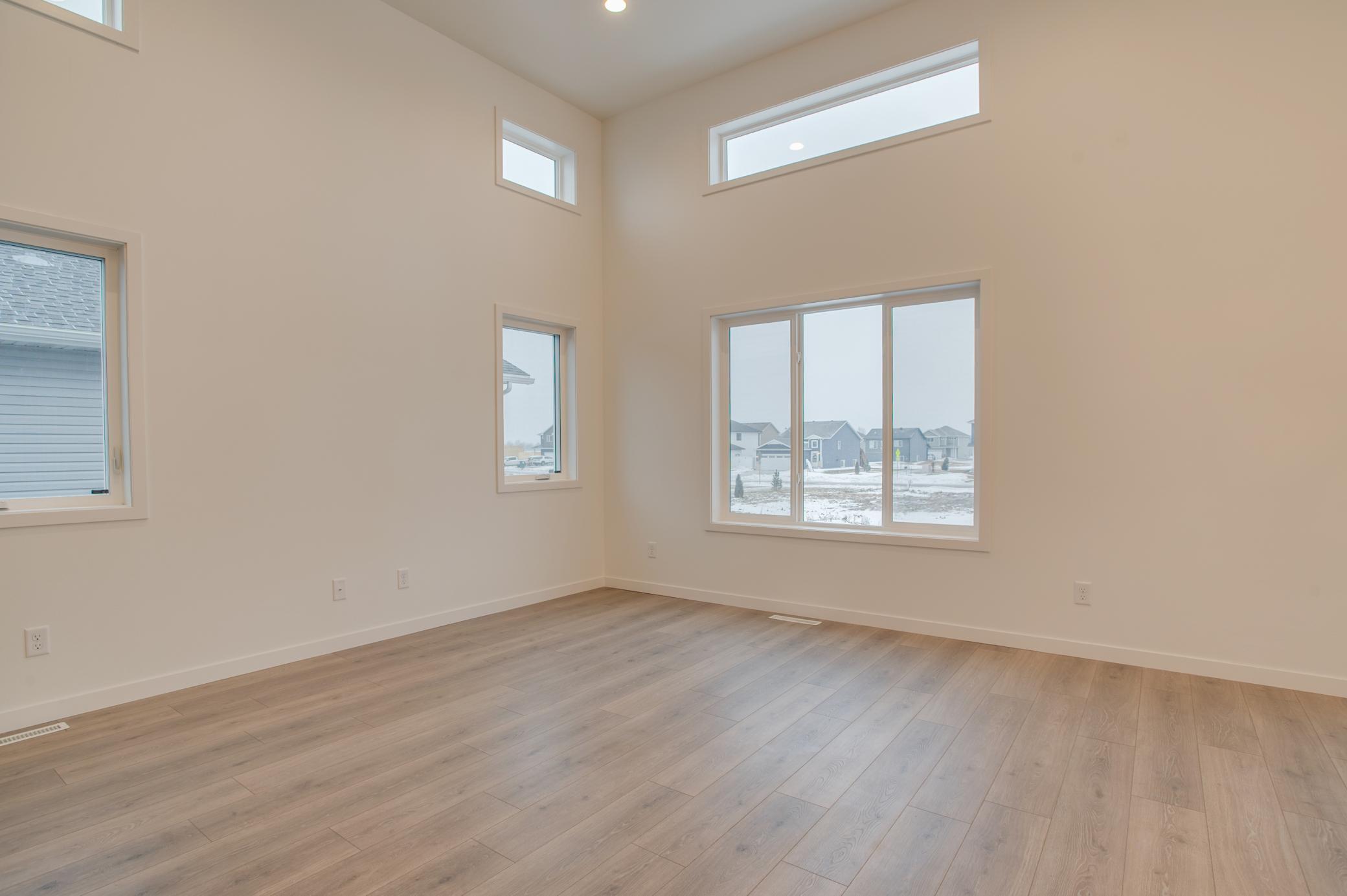 2025 single family home for sale at 2516 38th Avenue S in Moorhead, MN — 3 bed, 2 bath (photo 6 of 32)