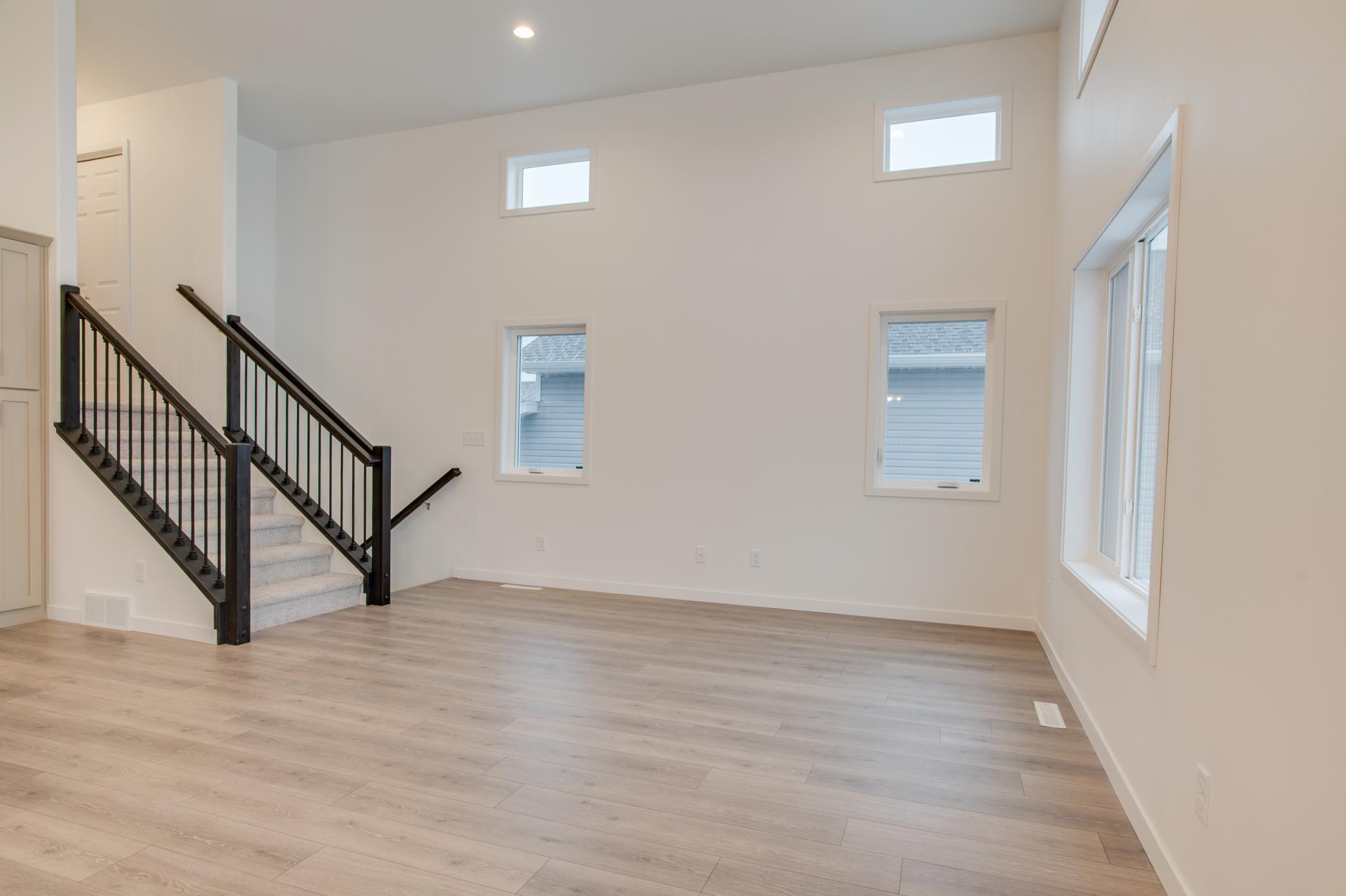 2025 single family home for sale at 2516 38th Avenue S in Moorhead, MN — 3 bed, 2 bath (photo 7 of 32)