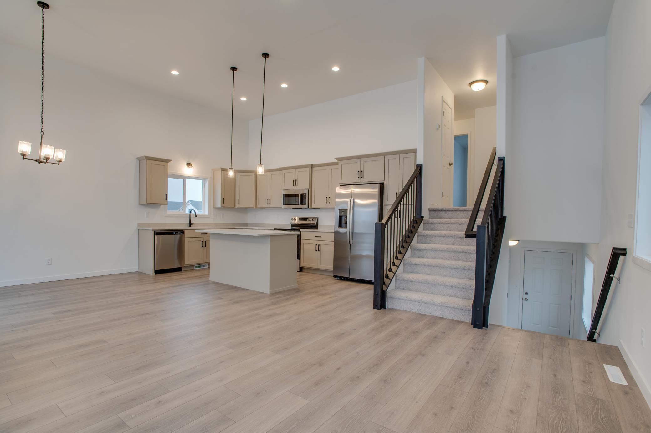 2025 single family home for sale at 2516 38th Avenue S in Moorhead, MN — 3 bed, 2 bath (photo 8 of 32)