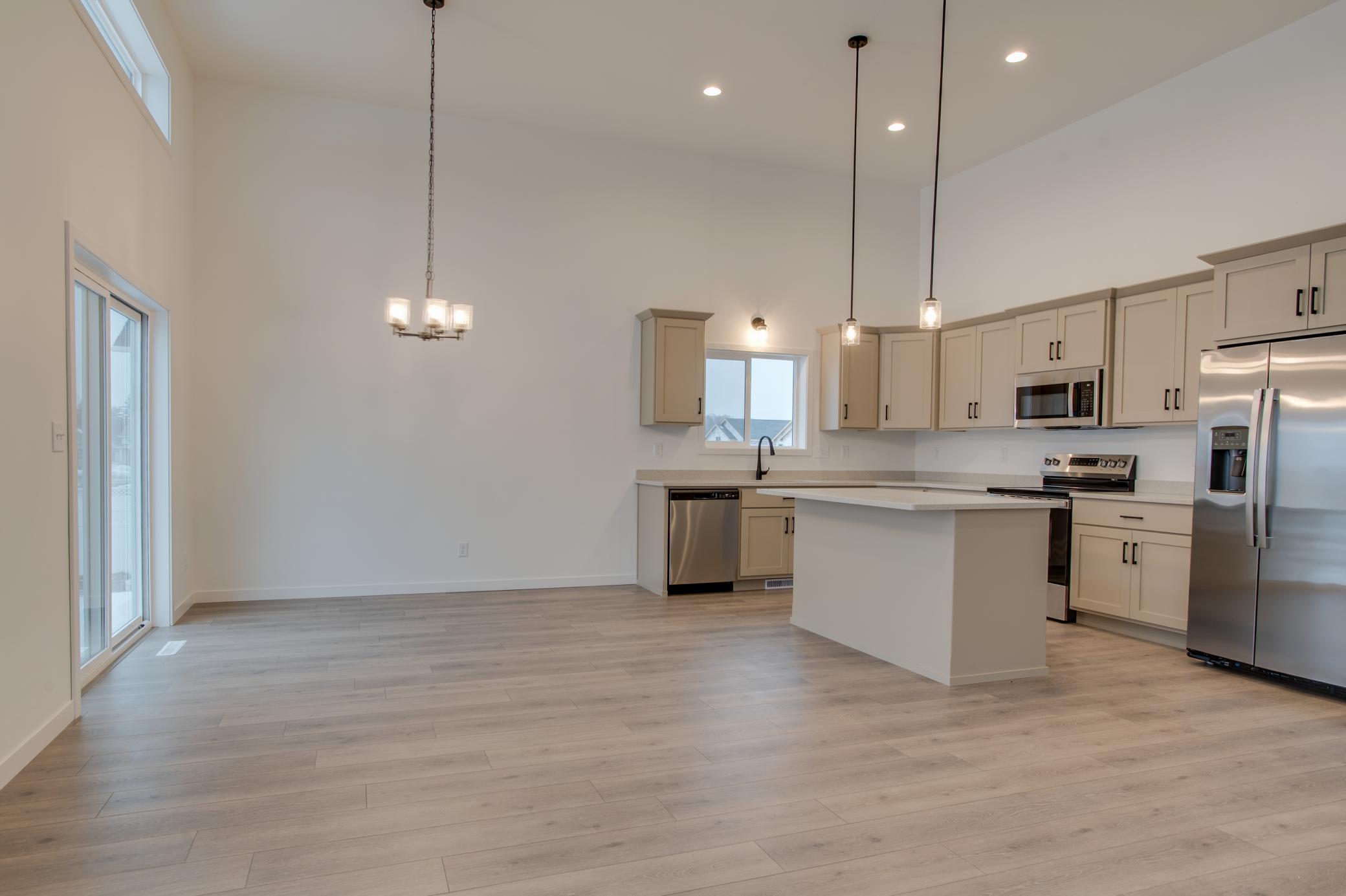 2025 single family home for sale at 2516 38th Avenue S in Moorhead, MN — 3 bed, 2 bath (photo 9 of 32)