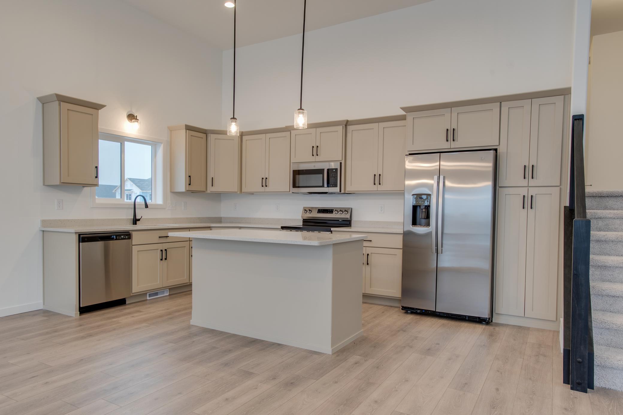 2025 single family home for sale at 2516 38th Avenue S in Moorhead, MN — 3 bed, 2 bath (photo 10 of 32)