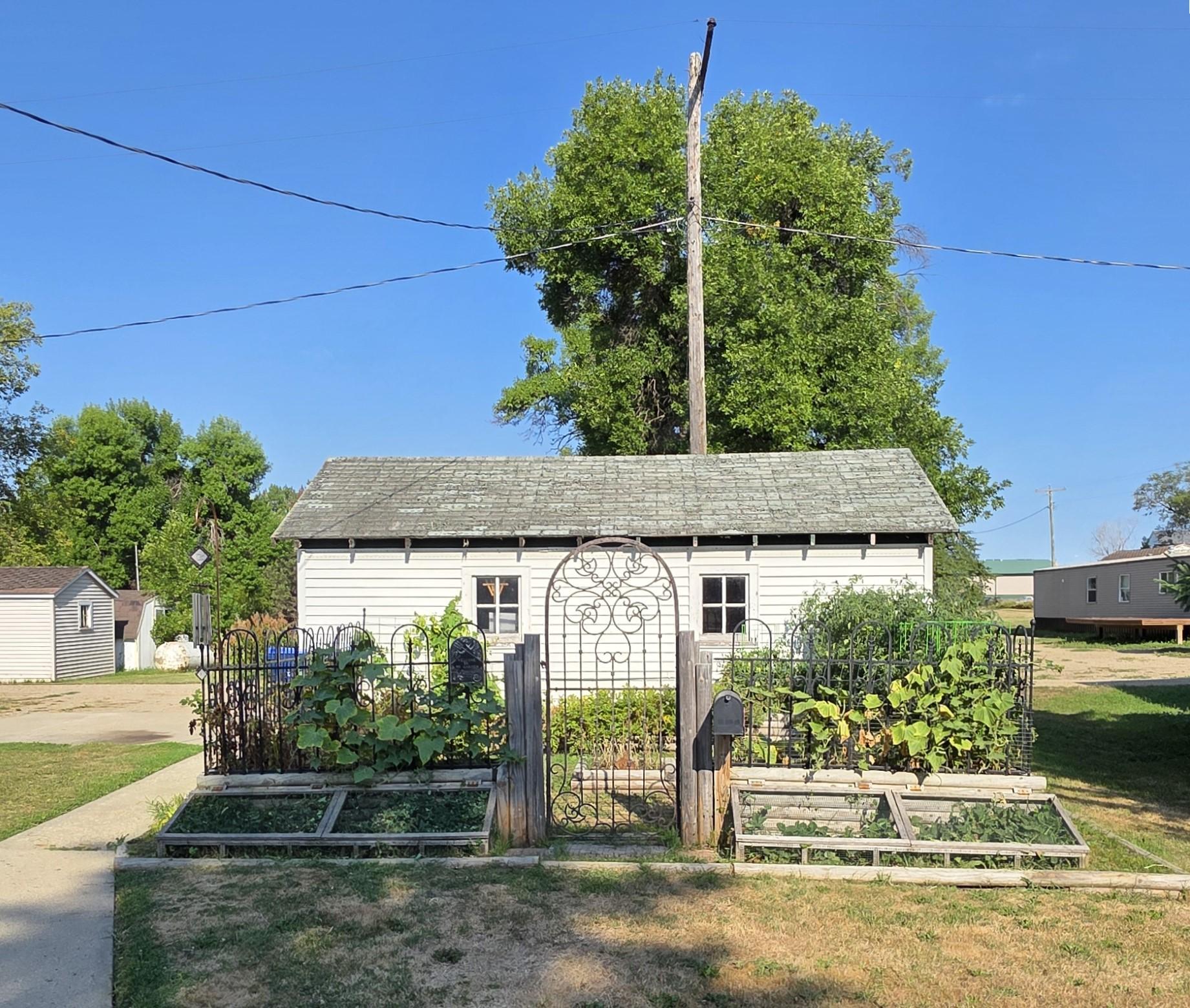 1903 single family home for sale at 109 5th Street in Kathryn, ND — 3 bed, 2 bath (photo 4 of 44)