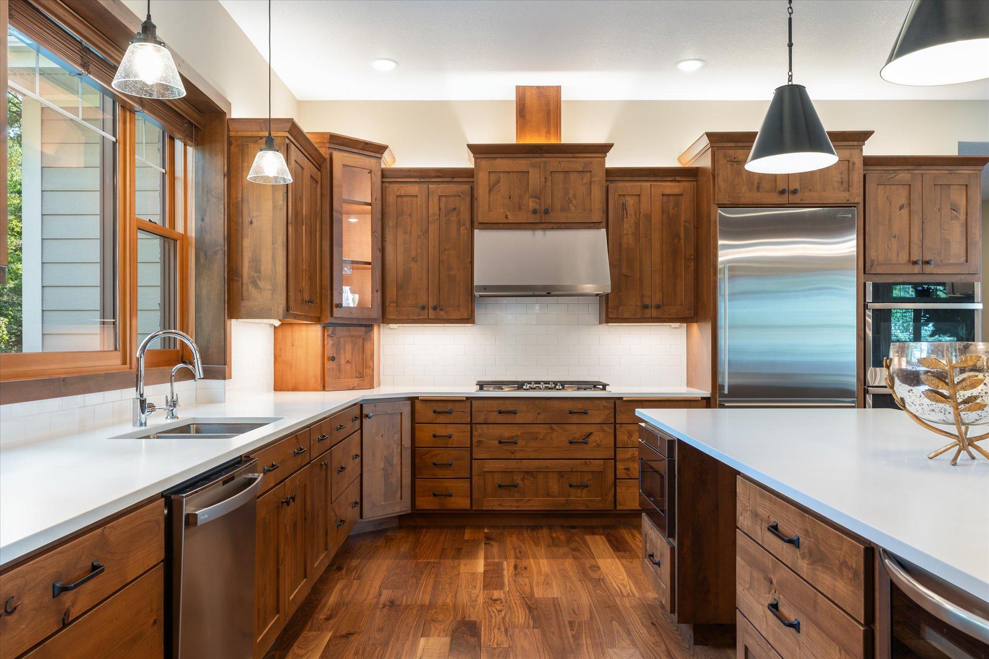 2019 single family home for sale at 37353 & 37344 Silver Peak Road in Crosslake, MN — 6 bed, 5 bath (photo 13 of 69)