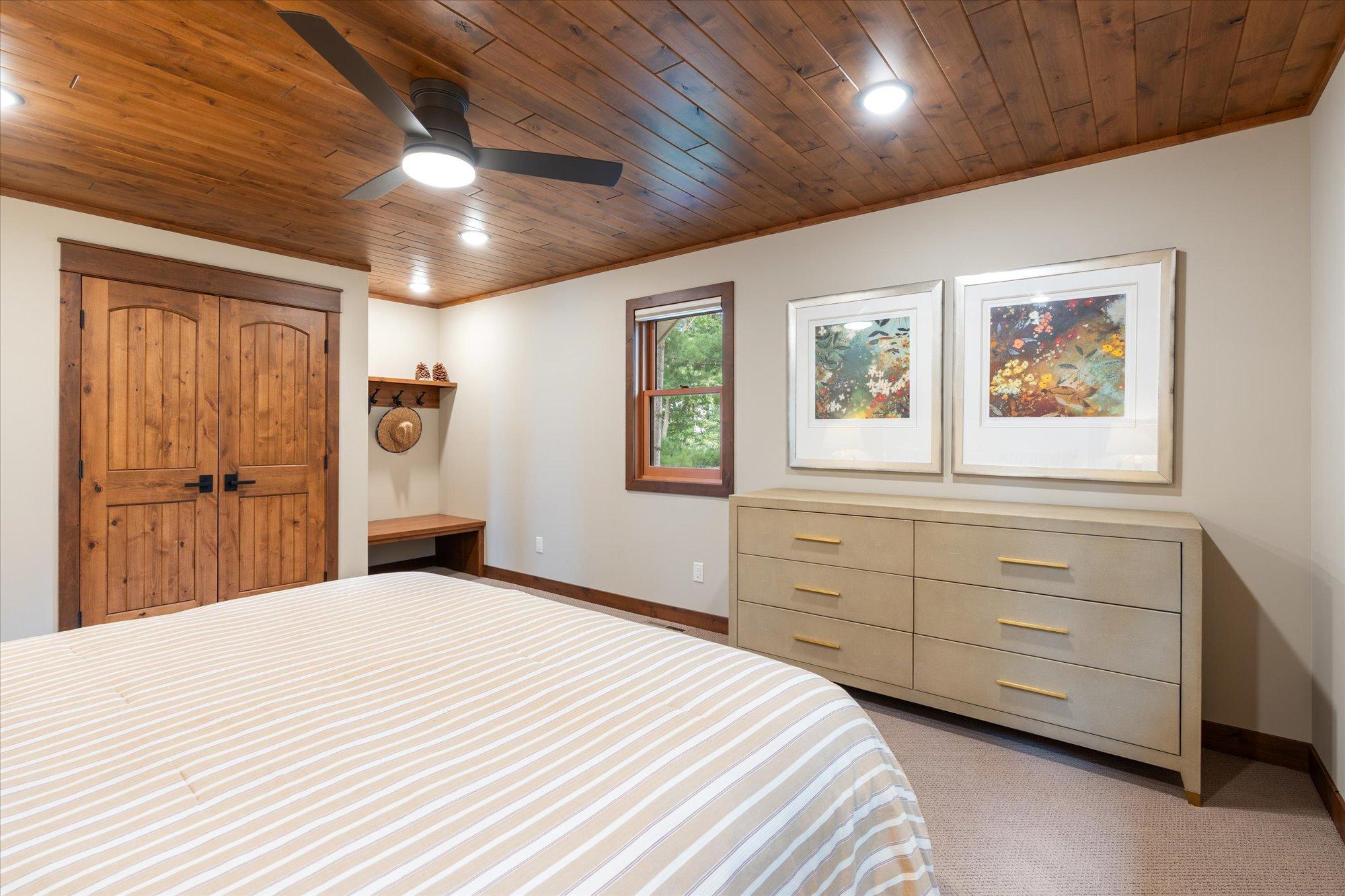 2019 single family home for sale at 37353 & 37344 Silver Peak Road in Crosslake, MN — 6 bed, 5 bath (photo 40 of 69)