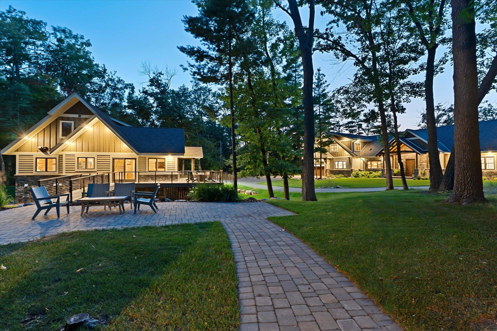 2019 single family home for sale at 37353 & 37344 Silver Peak Road in Crosslake, MN — 6 bed, 5 bath (photo 6 of 69)