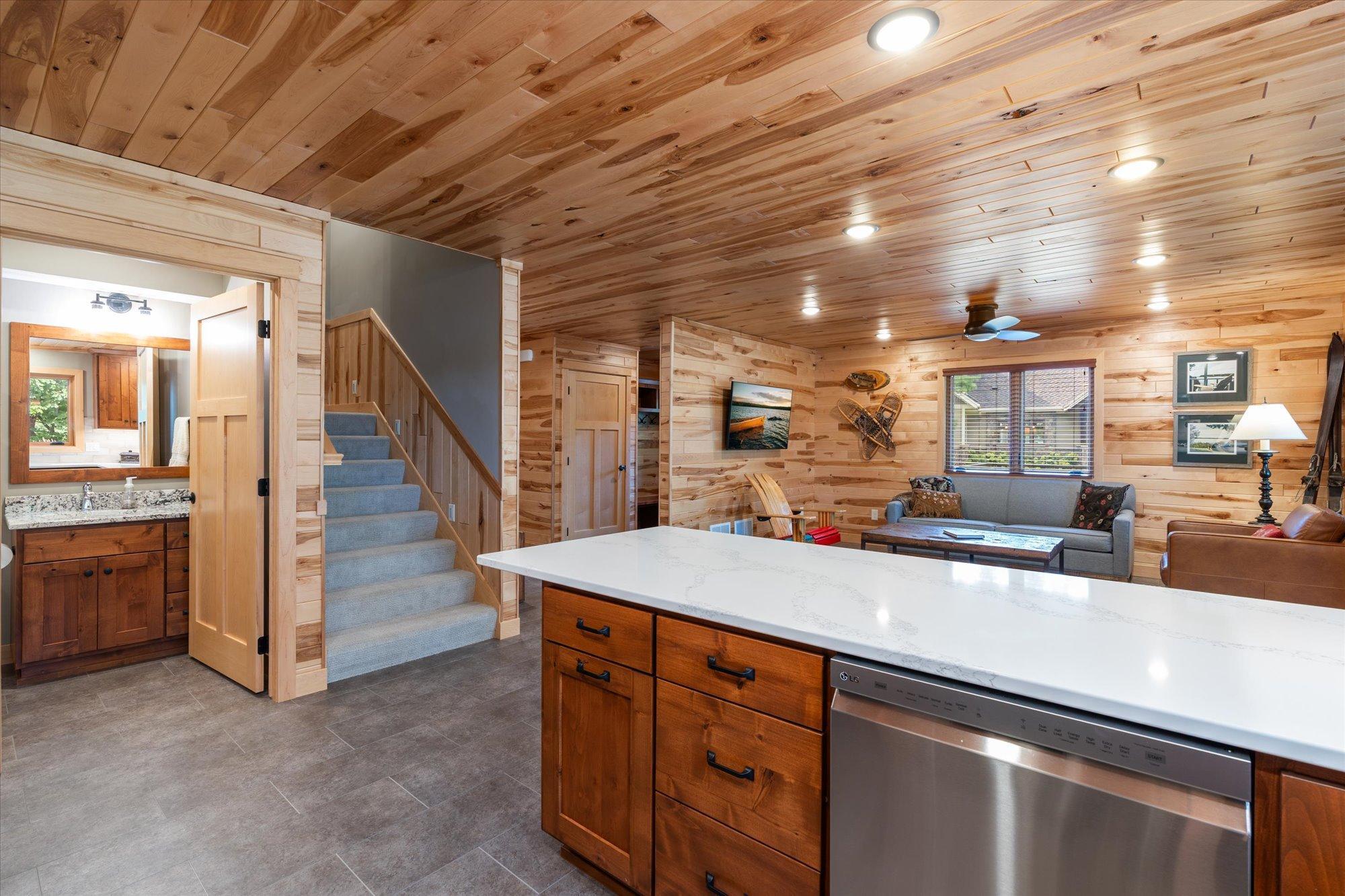2019 single family home for sale at 37353 & 37344 Silver Peak Road in Crosslake, MN — 6 bed, 5 bath (photo 51 of 69)
