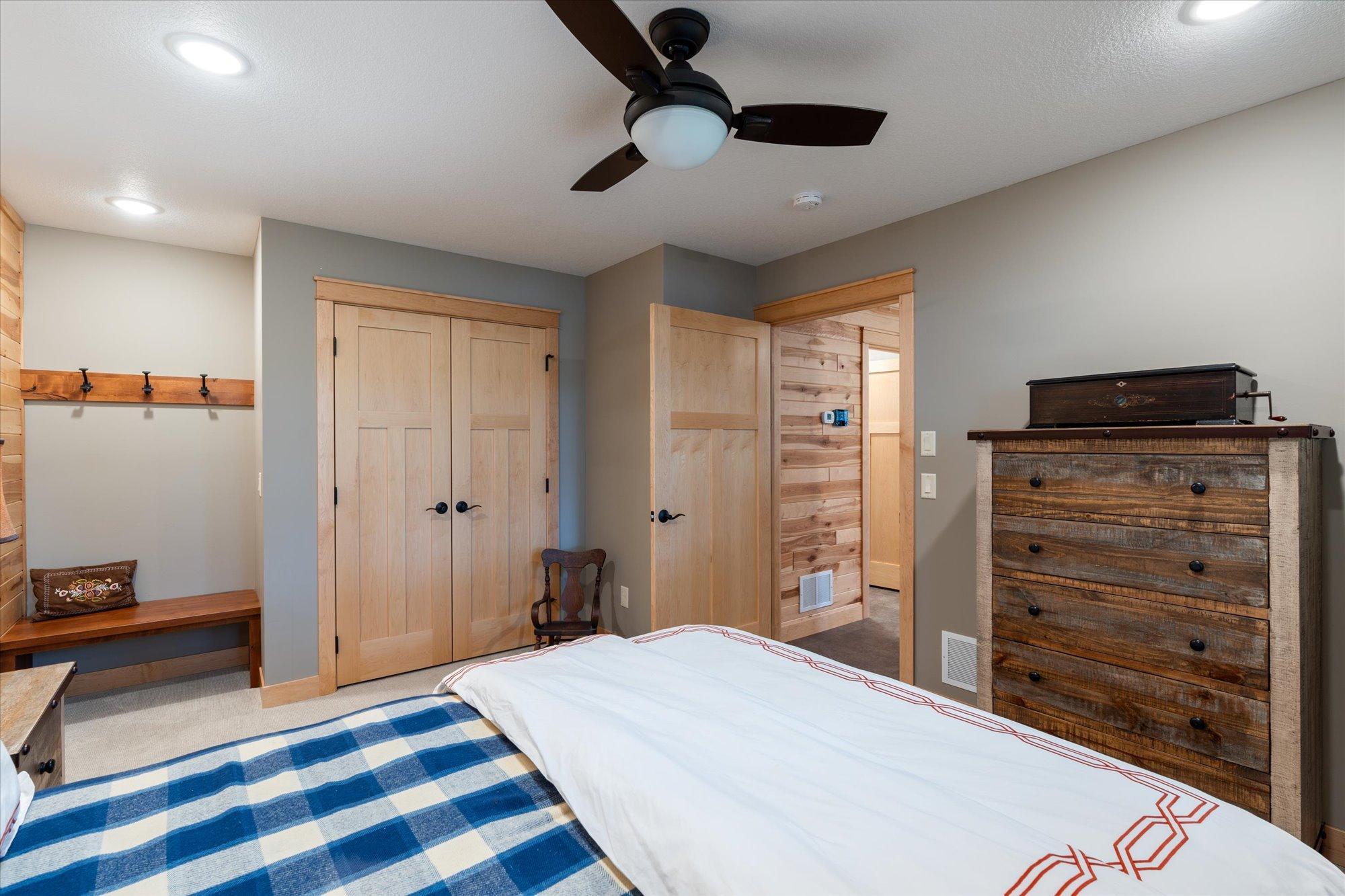 2019 single family home for sale at 37353 & 37344 Silver Peak Road in Crosslake, MN — 6 bed, 5 bath (photo 53 of 69)