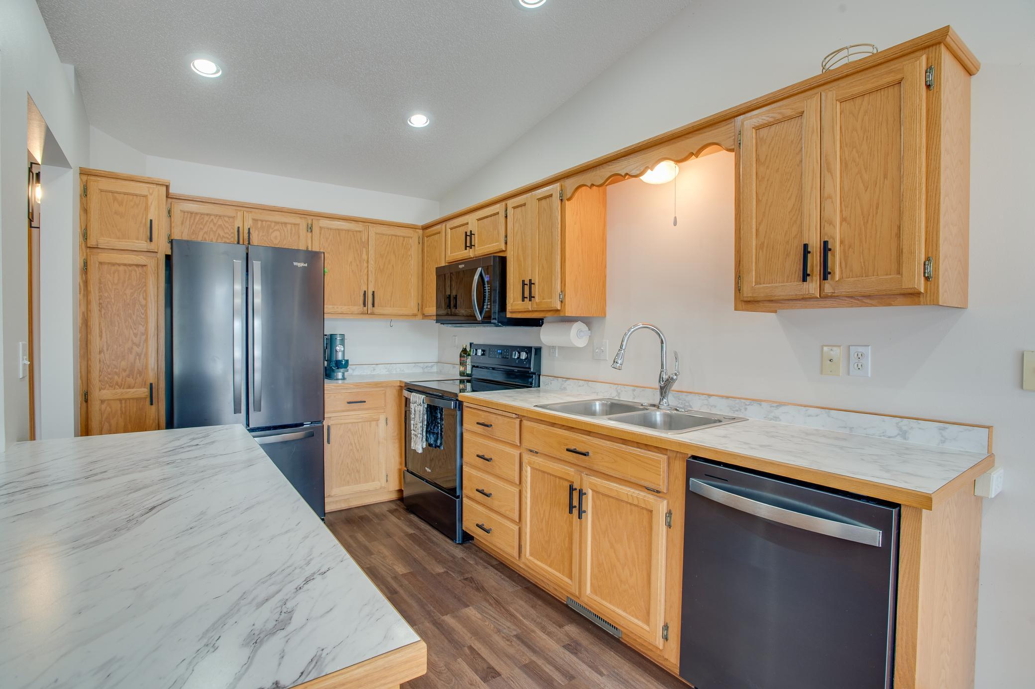 2000 twin home for sale at 1427 Suntree Drive in West Fargo, ND — 3 bed, 2 bath (photo 11 of 39)
