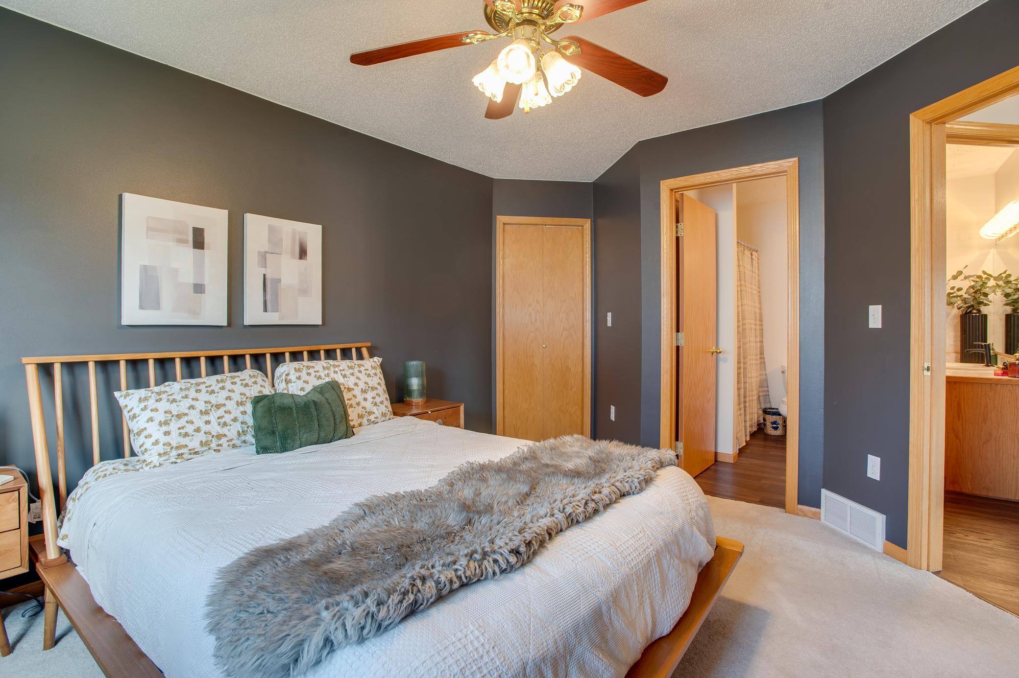 2000 twin home for sale at 1427 Suntree Drive in West Fargo, ND — 3 bed, 2 bath (photo 16 of 39)