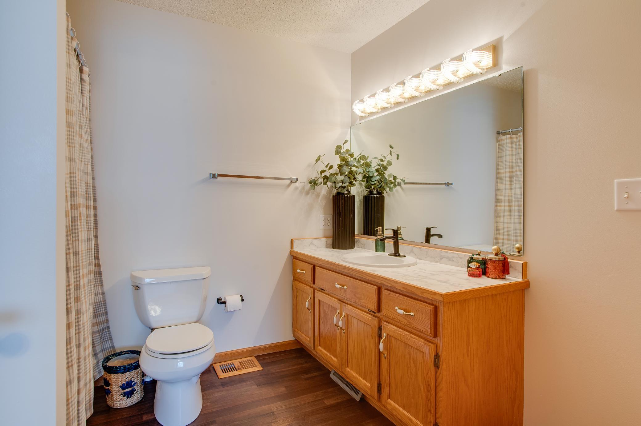 2000 twin home for sale at 1427 Suntree Drive in West Fargo, ND — 3 bed, 2 bath (photo 19 of 39)