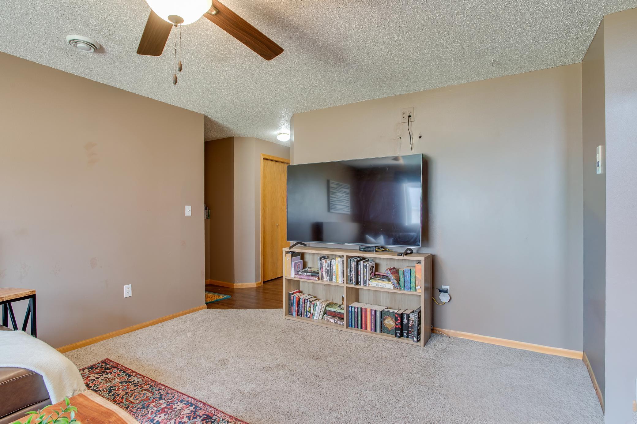 2000 twin home for sale at 1427 Suntree Drive in West Fargo, ND — 3 bed, 2 bath (photo 23 of 39)