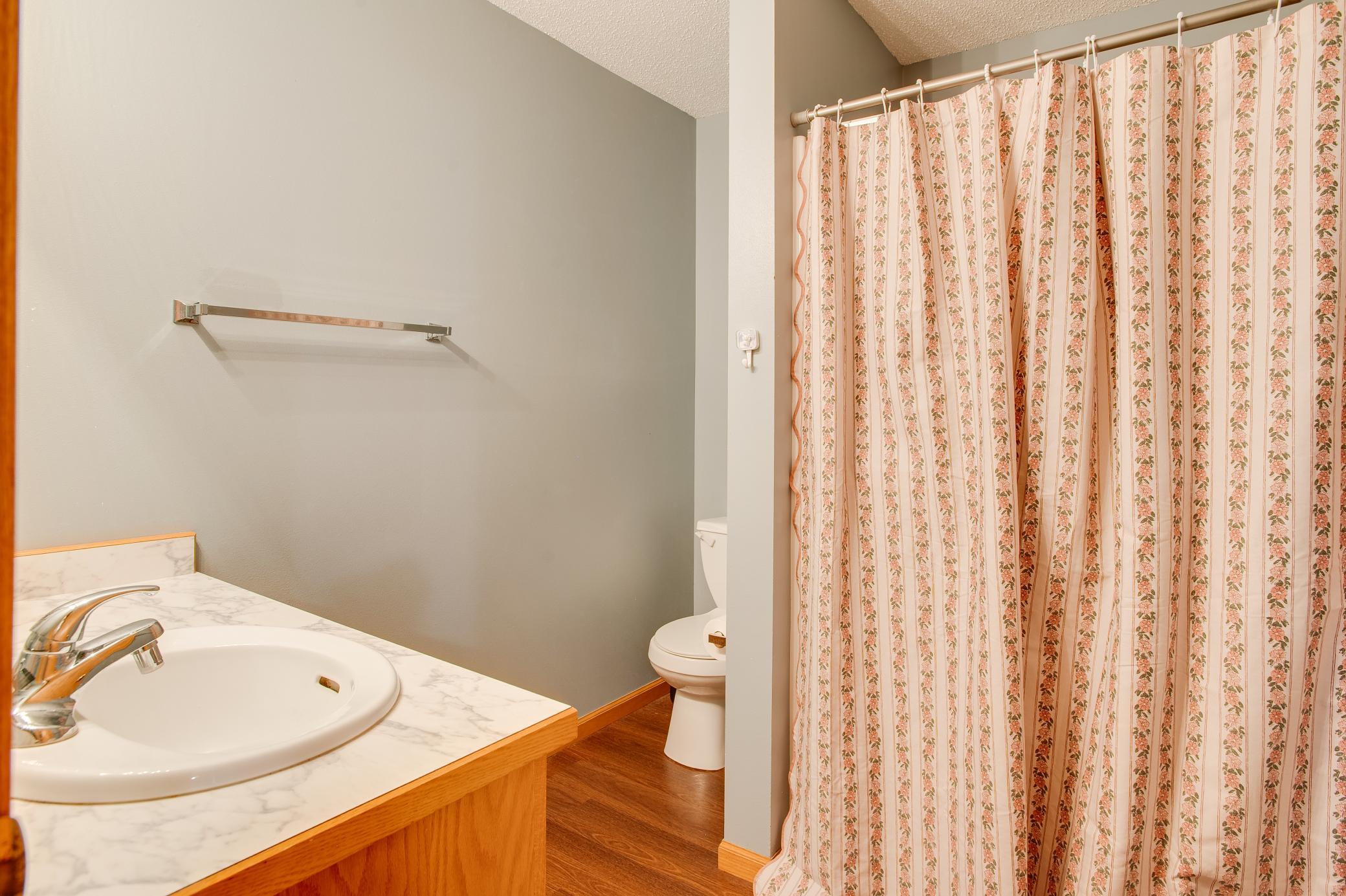 2000 twin home for sale at 1427 Suntree Drive in West Fargo, ND — 3 bed, 2 bath (photo 29 of 39)