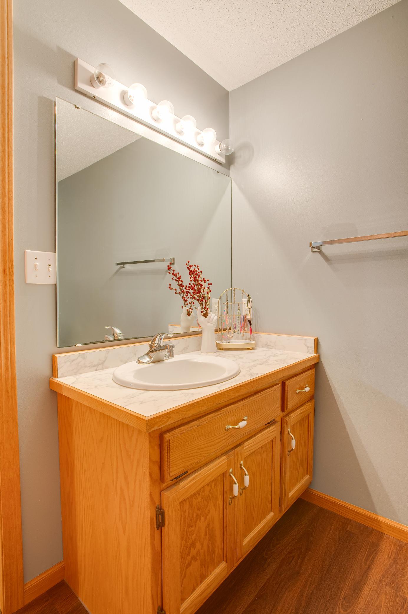 2000 twin home for sale at 1427 Suntree Drive in West Fargo, ND — 3 bed, 2 bath (photo 30 of 39)