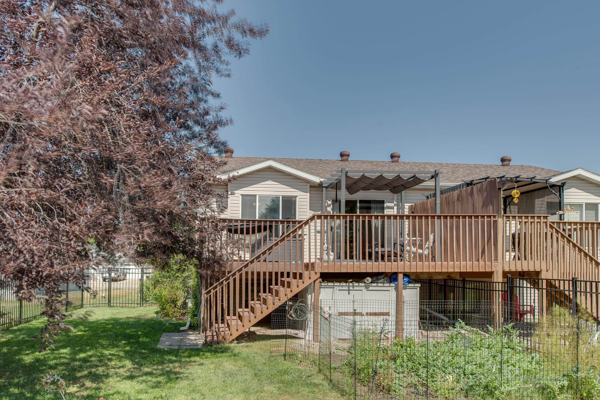 2000 twin home for sale at 1427 Suntree Drive in West Fargo, ND — 3 bed, 2 bath (photo 36 of 39)