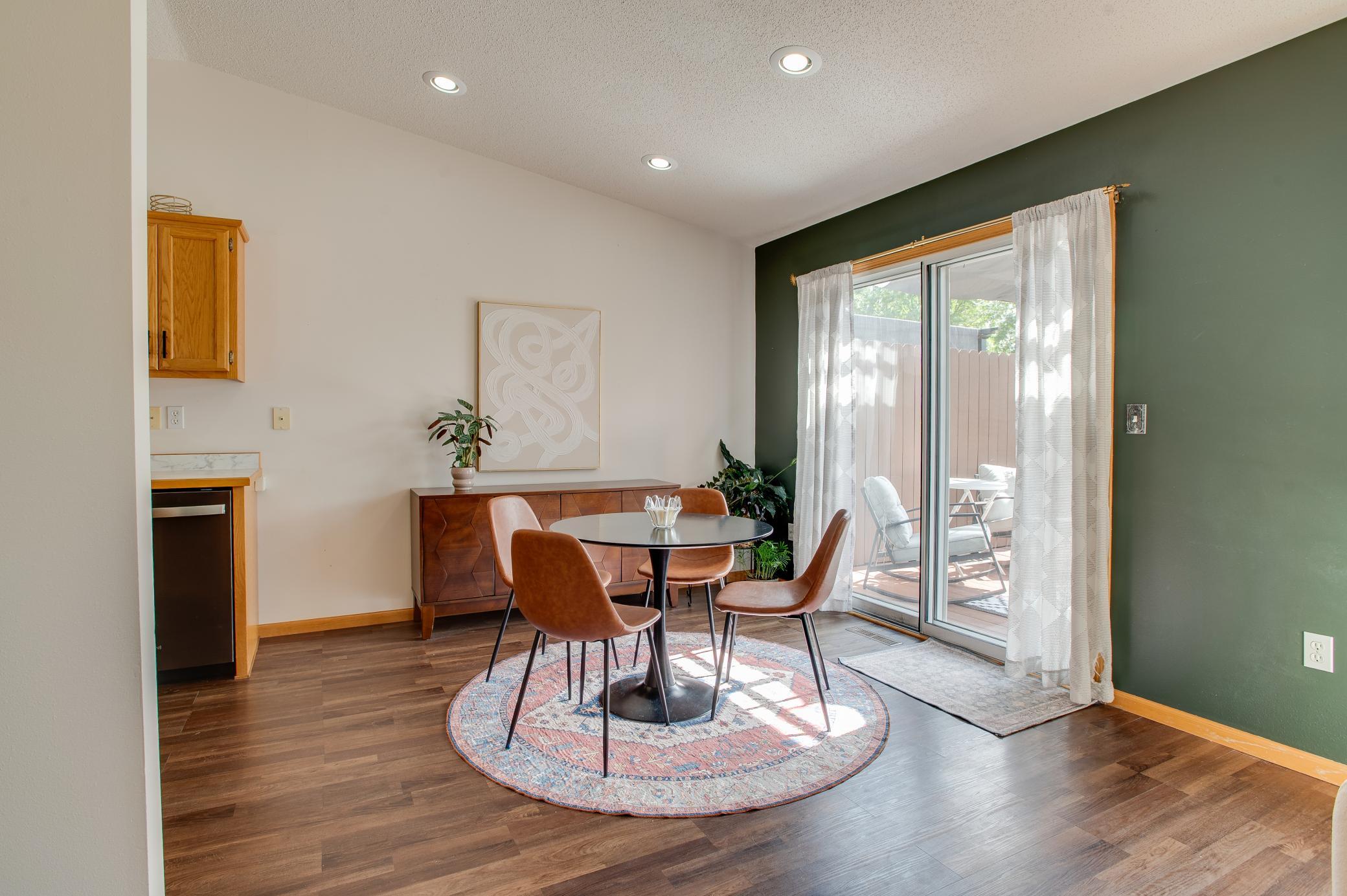 2000 twin home for sale at 1427 Suntree Drive in West Fargo, ND — 3 bed, 2 bath (photo 9 of 39)