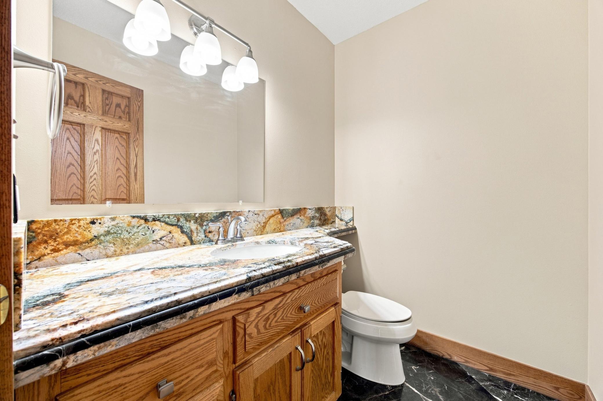 1995 single family home for sale at 1906 E Rose Creek Parkway S in Fargo, ND — 5 bed, 4 bath (photo 17 of 56)