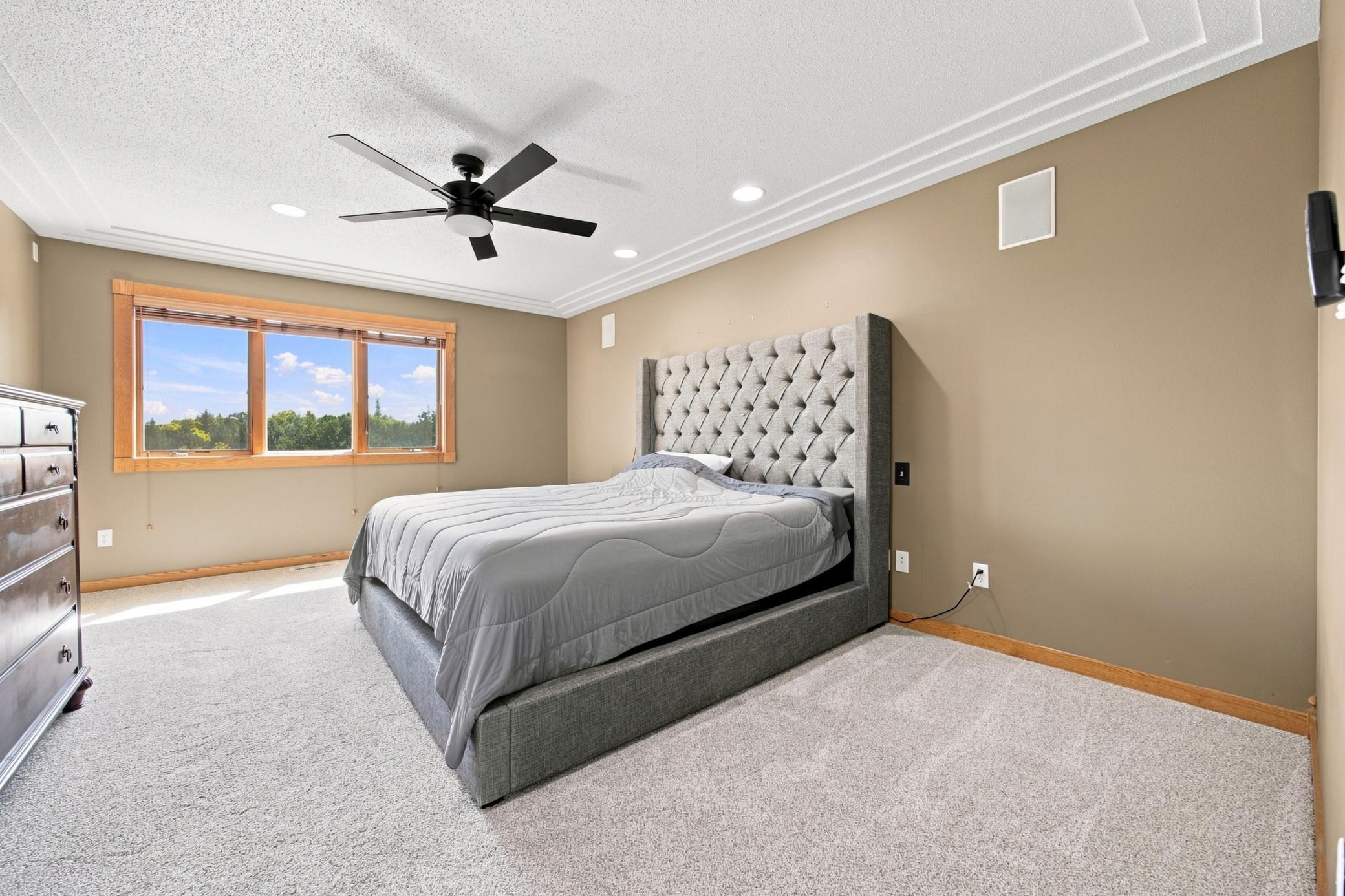 1995 single family home for sale at 1906 E Rose Creek Parkway S in Fargo, ND — 5 bed, 4 bath (photo 18 of 56)