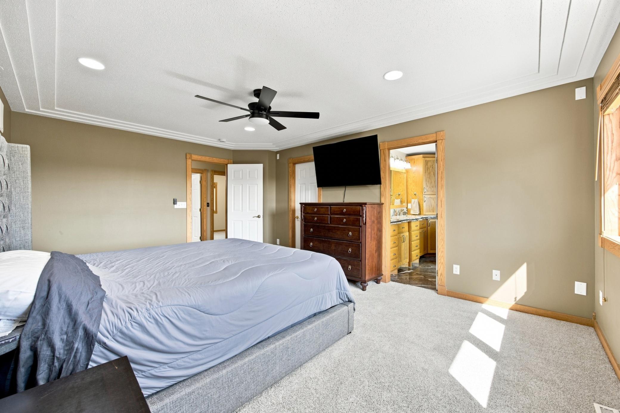 1995 single family home for sale at 1906 E Rose Creek Parkway S in Fargo, ND — 5 bed, 4 bath (photo 19 of 56)