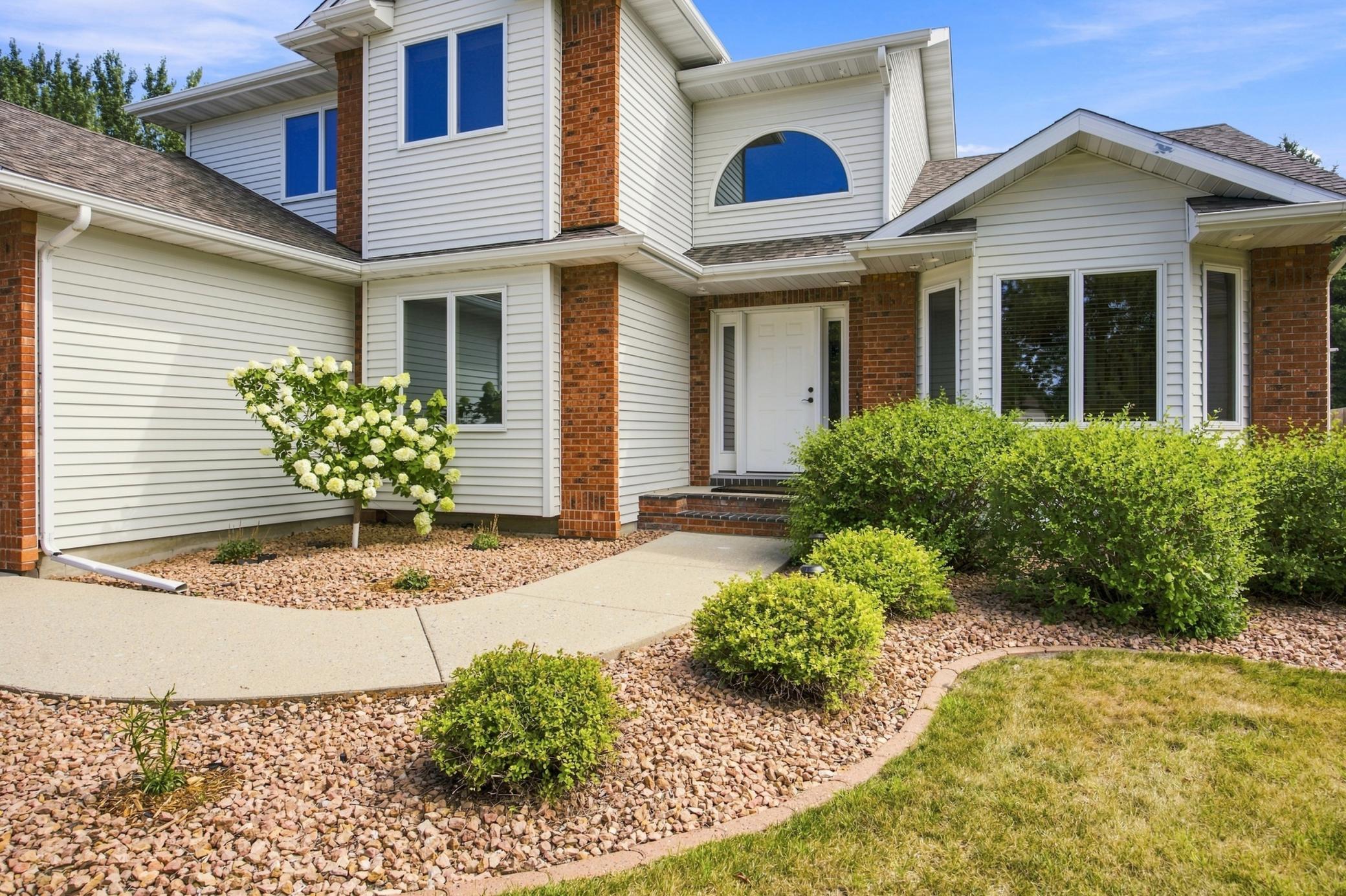 1995 single family home for sale at 1906 E Rose Creek Parkway S in Fargo, ND — 5 bed, 4 bath (photo 3 of 56)