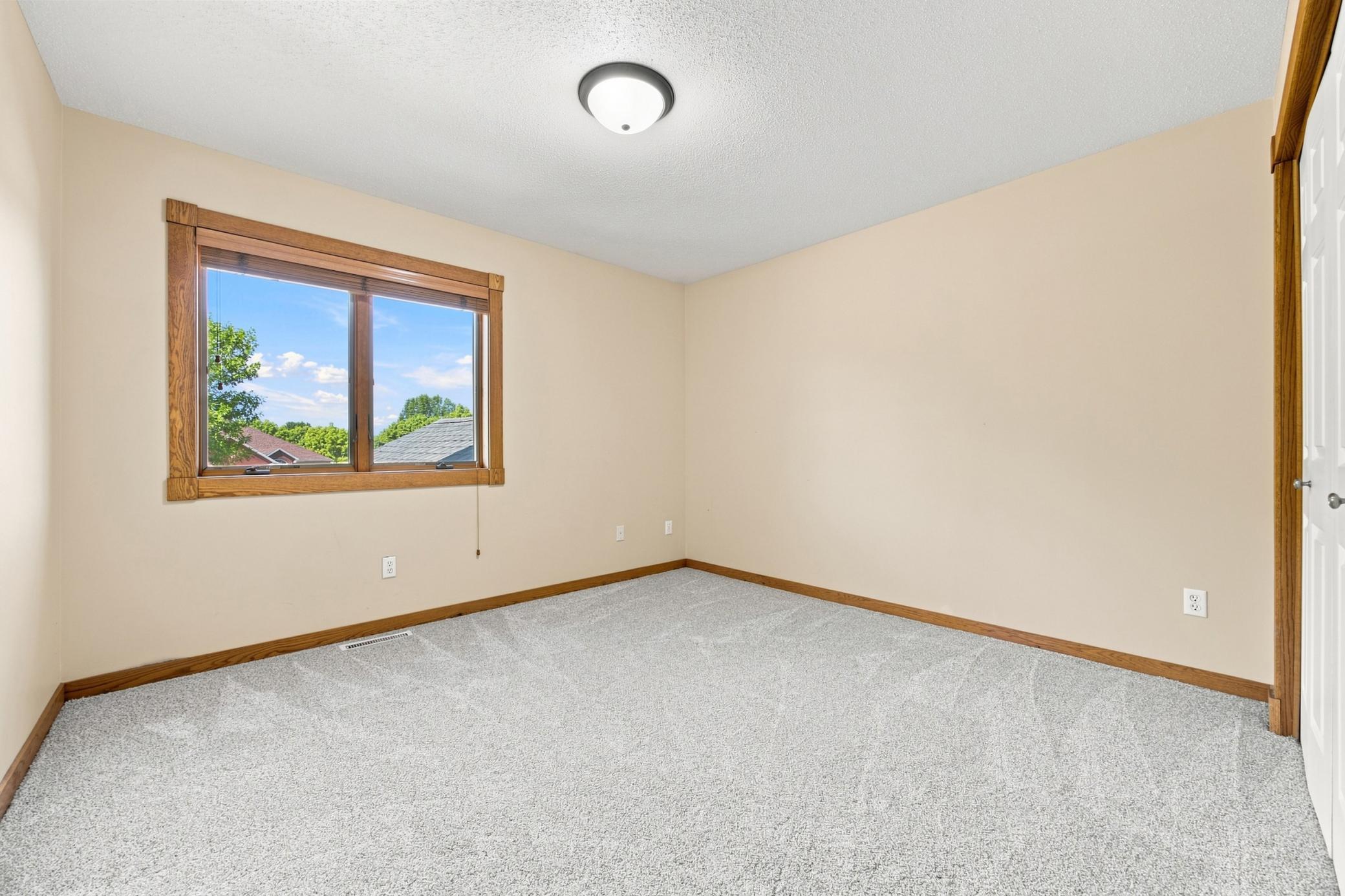 1995 single family home for sale at 1906 E Rose Creek Parkway S in Fargo, ND — 5 bed, 4 bath (photo 22 of 56)
