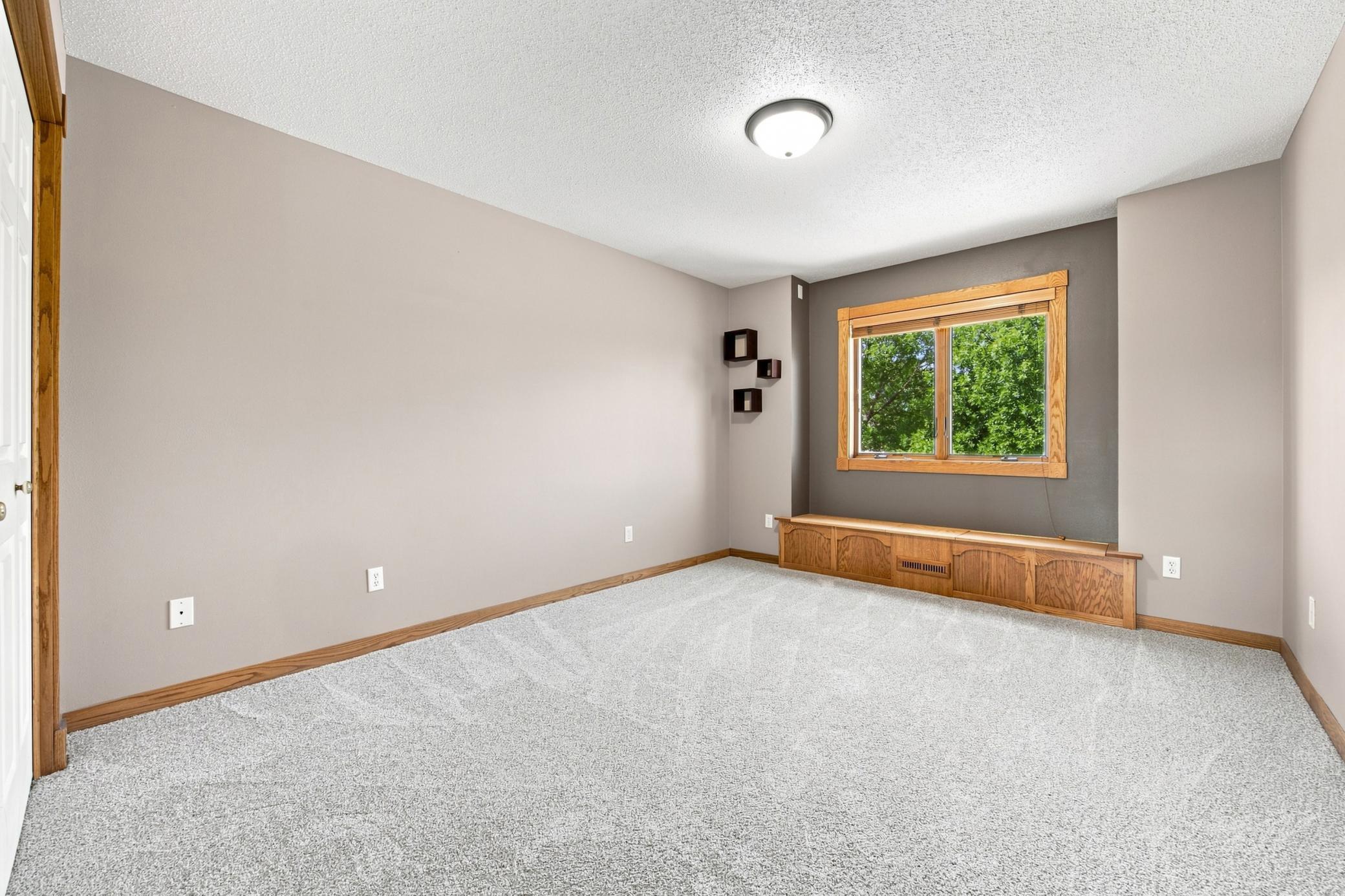 1995 single family home for sale at 1906 E Rose Creek Parkway S in Fargo, ND — 5 bed, 4 bath (photo 24 of 56)
