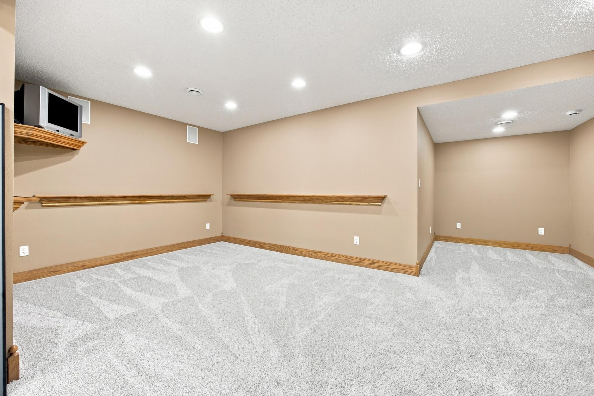 1995 single family home for sale at 1906 E Rose Creek Parkway S in Fargo, ND — 5 bed, 4 bath (photo 32 of 56)