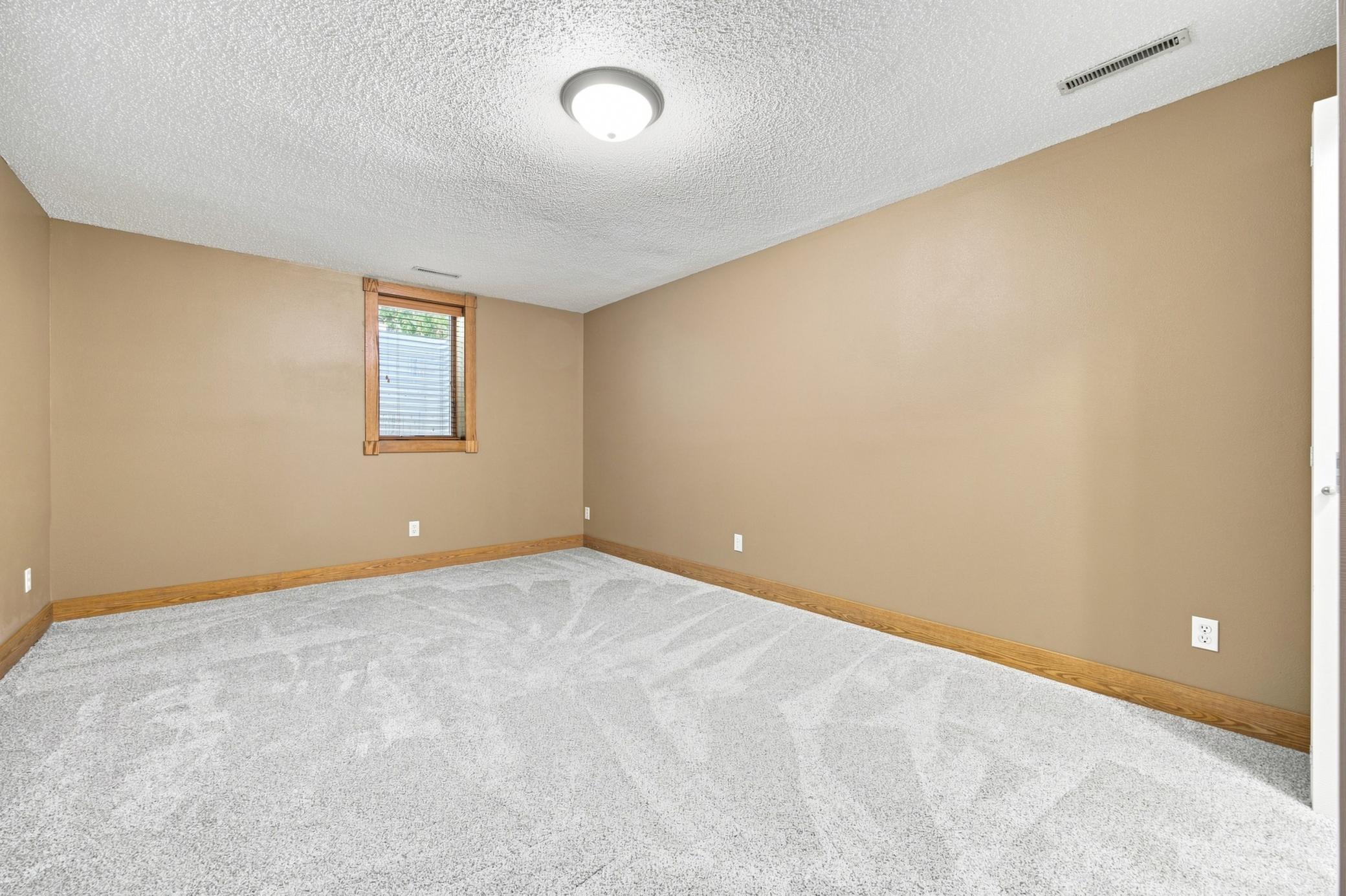 1995 single family home for sale at 1906 E Rose Creek Parkway S in Fargo, ND — 5 bed, 4 bath (photo 33 of 56)