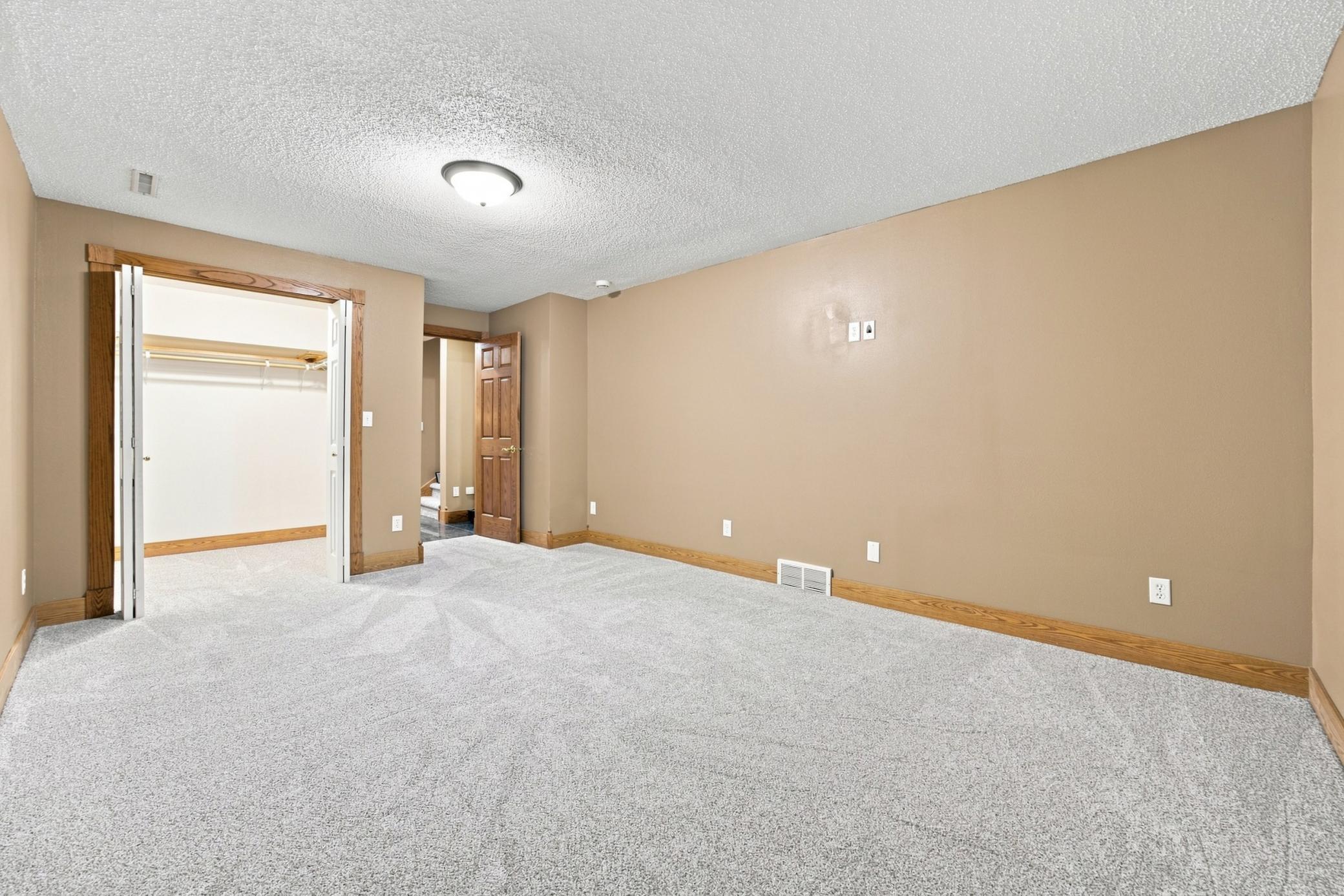 1995 single family home for sale at 1906 E Rose Creek Parkway S in Fargo, ND — 5 bed, 4 bath (photo 34 of 56)