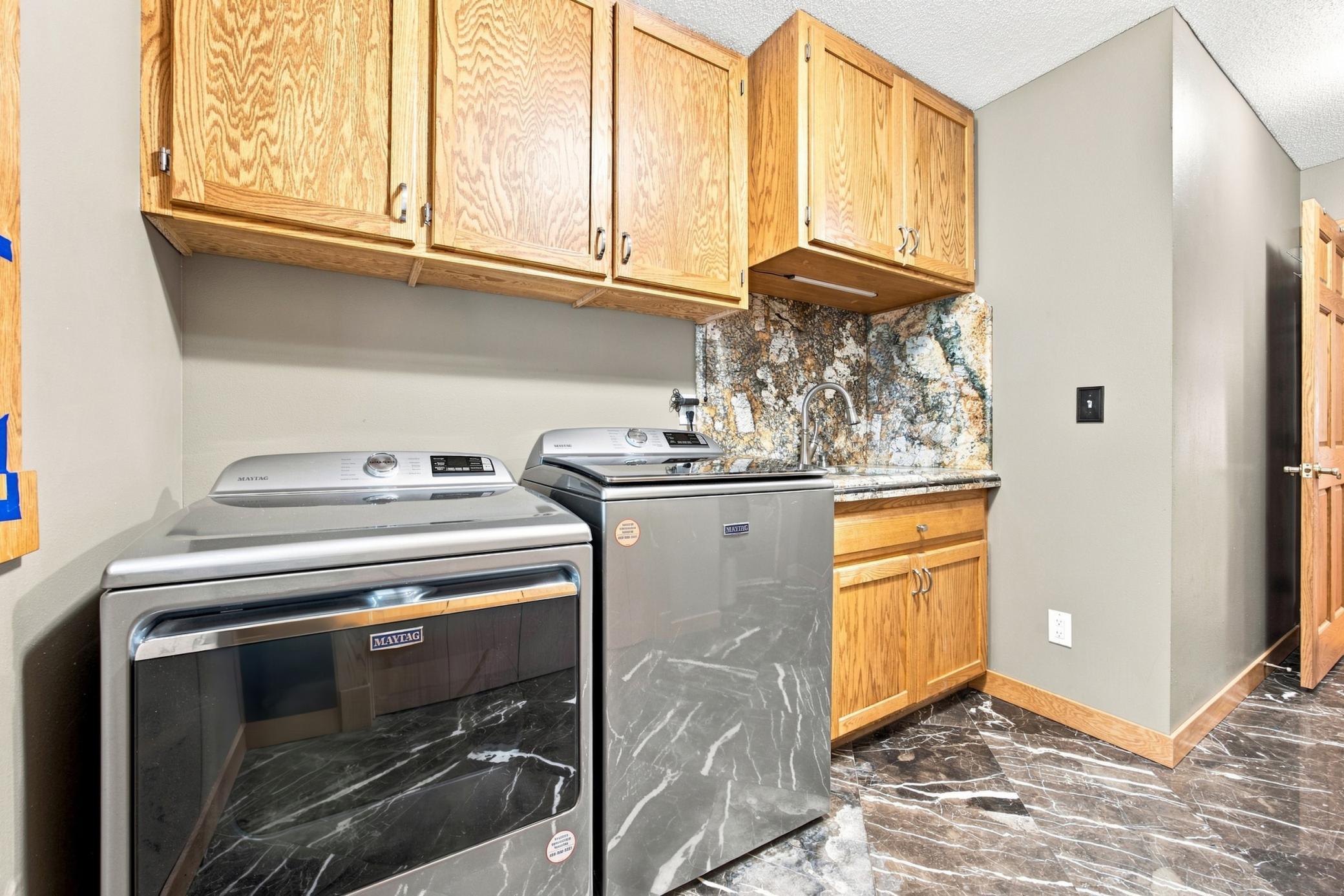 1995 single family home for sale at 1906 E Rose Creek Parkway S in Fargo, ND — 5 bed, 4 bath (photo 37 of 56)