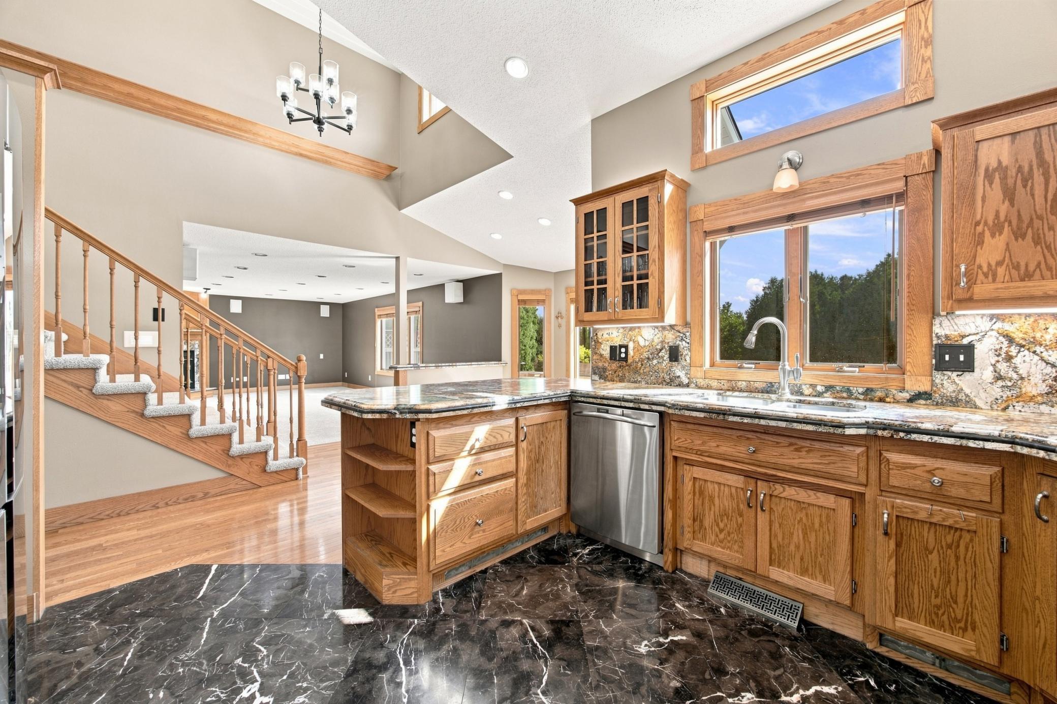1995 single family home for sale at 1906 E Rose Creek Parkway S in Fargo, ND — 5 bed, 4 bath (photo 5 of 56)