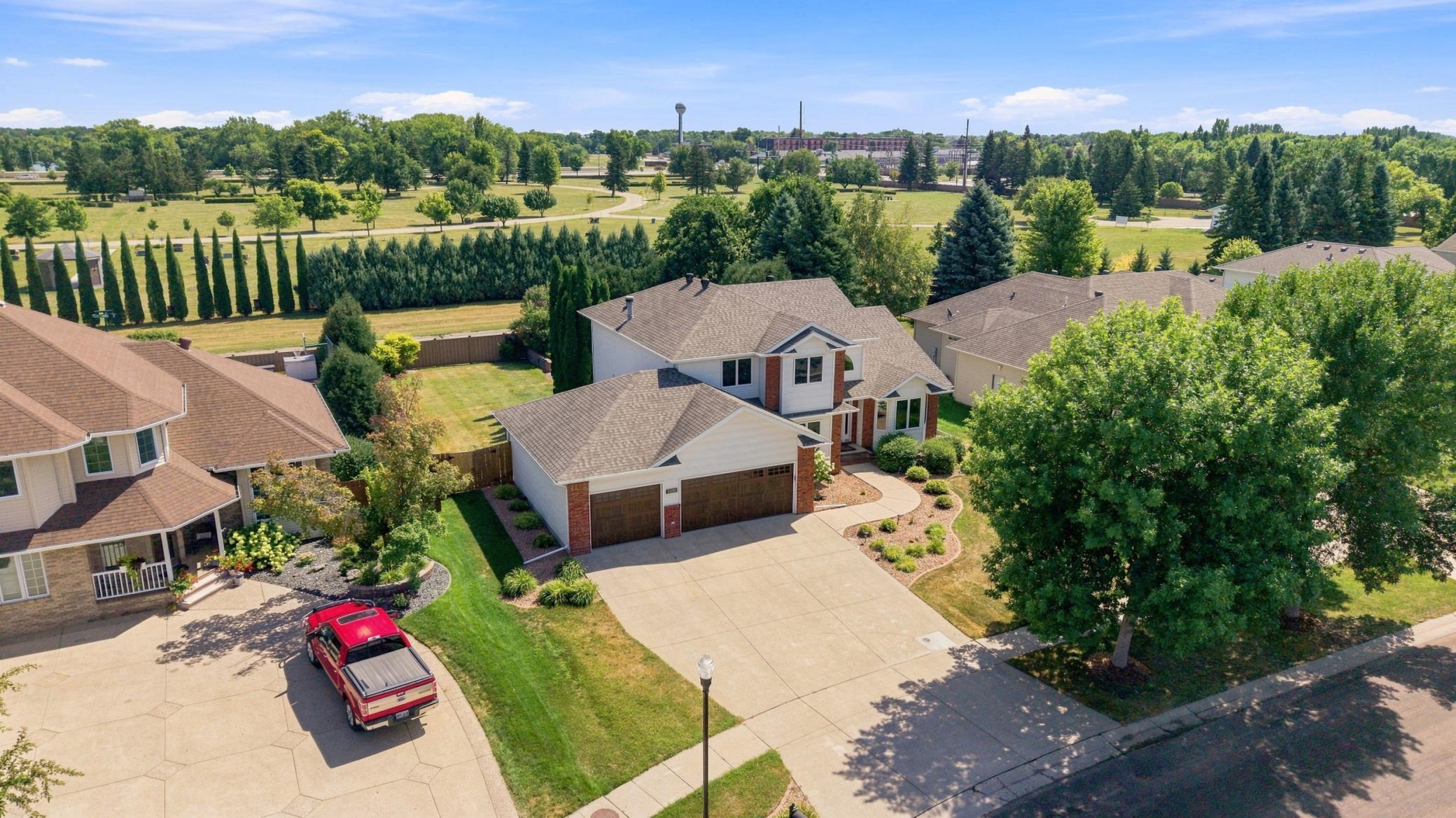 1995 single family home for sale at 1906 E Rose Creek Parkway S in Fargo, ND — 5 bed, 4 bath (photo 45 of 56)