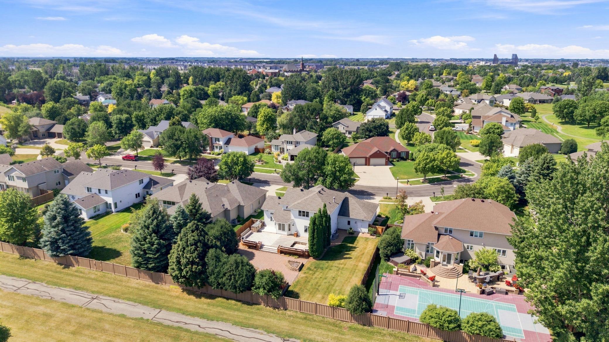 1995 single family home for sale at 1906 E Rose Creek Parkway S in Fargo, ND — 5 bed, 4 bath (photo 47 of 56)