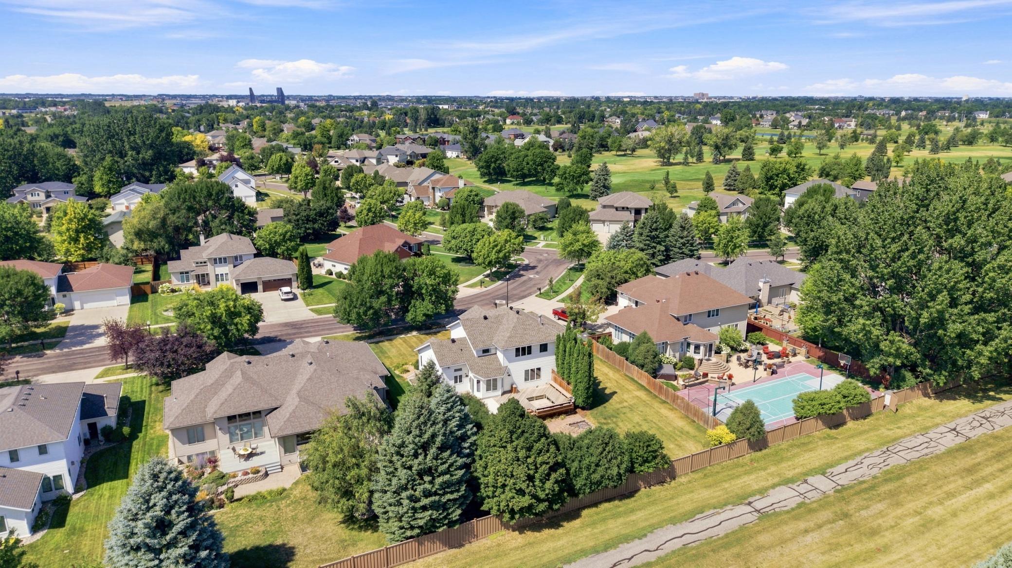 1995 single family home for sale at 1906 E Rose Creek Parkway S in Fargo, ND — 5 bed, 4 bath (photo 48 of 56)