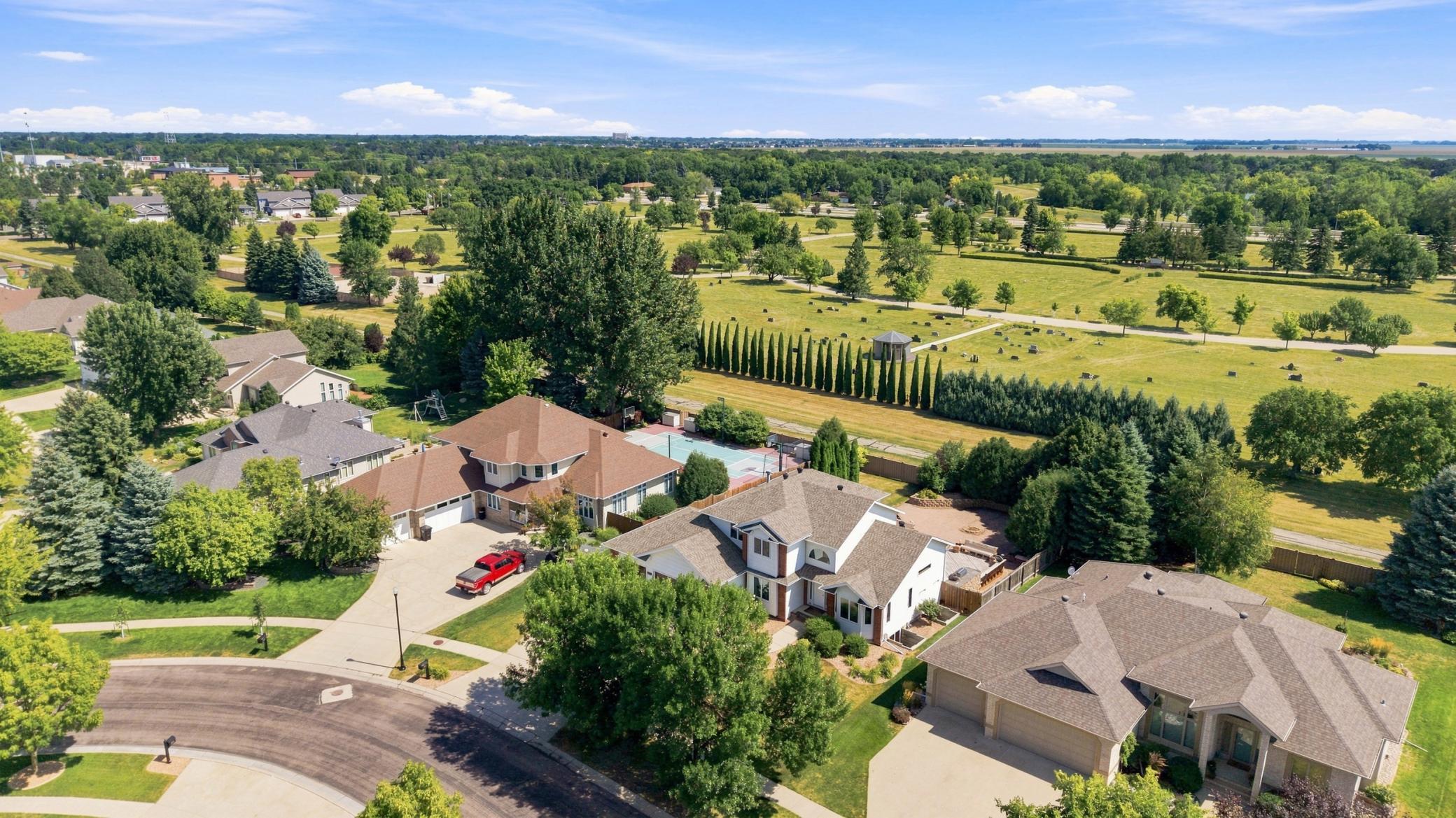 1995 single family home for sale at 1906 E Rose Creek Parkway S in Fargo, ND — 5 bed, 4 bath (photo 50 of 56)