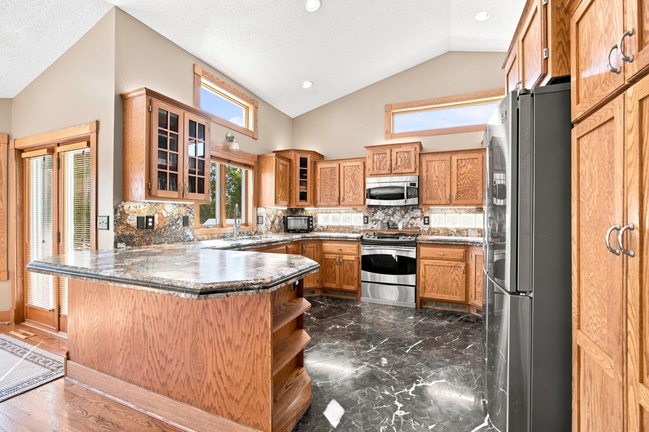 1995 single family home for sale at 1906 E Rose Creek Parkway S in Fargo, ND — 5 bed, 4 bath (photo 6 of 56)