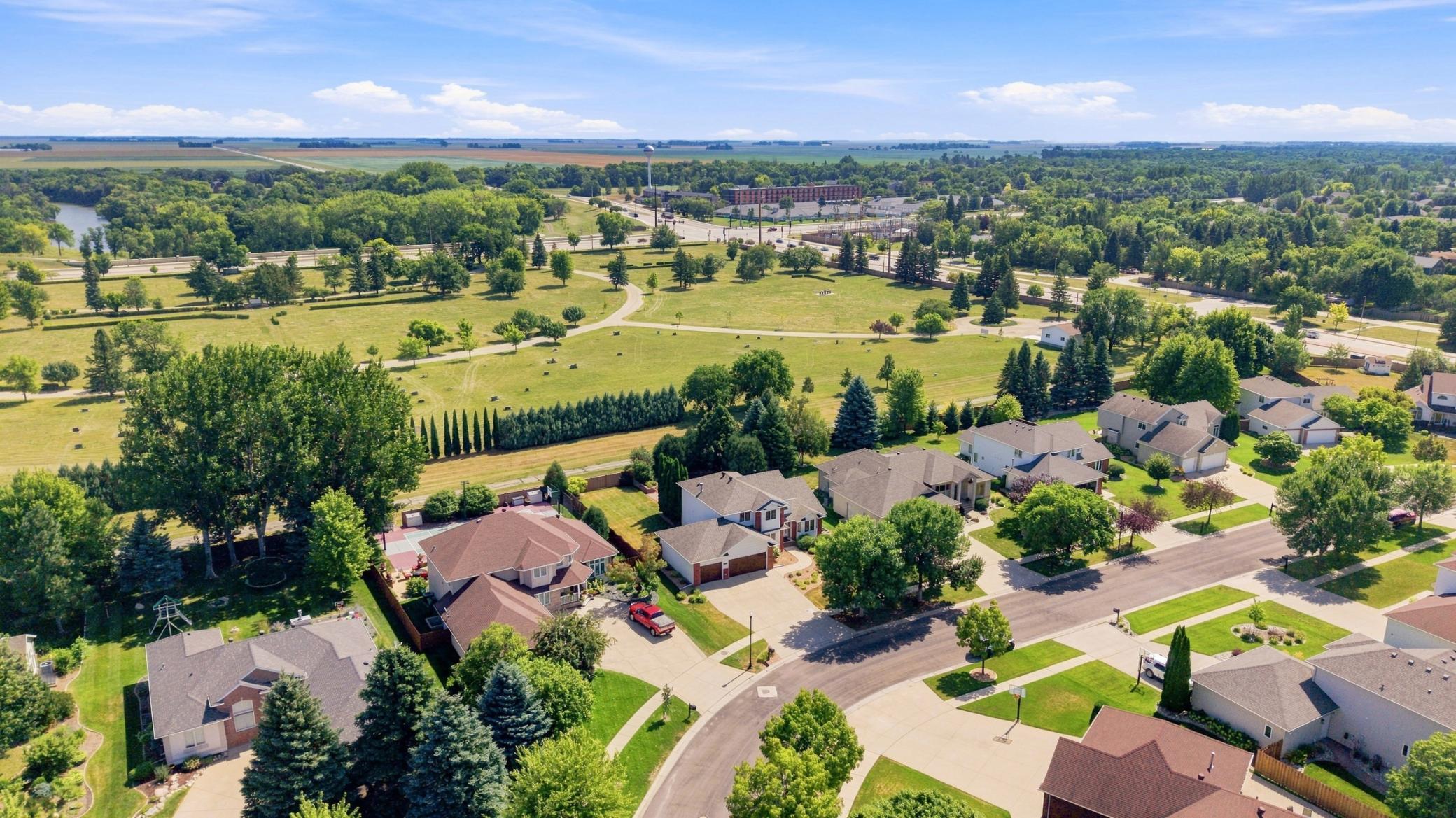 1995 single family home for sale at 1906 E Rose Creek Parkway S in Fargo, ND — 5 bed, 4 bath (photo 52 of 56)