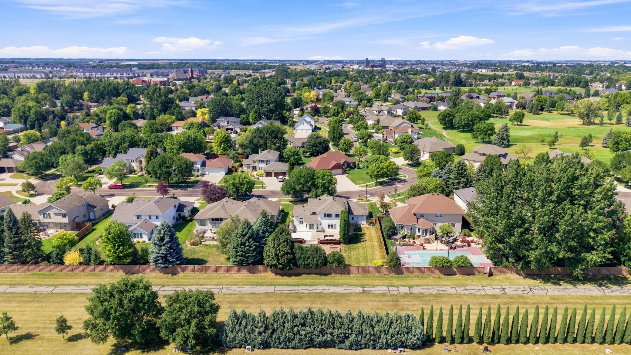 1995 single family home for sale at 1906 E Rose Creek Parkway S in Fargo, ND — 5 bed, 4 bath (photo 55 of 56)
