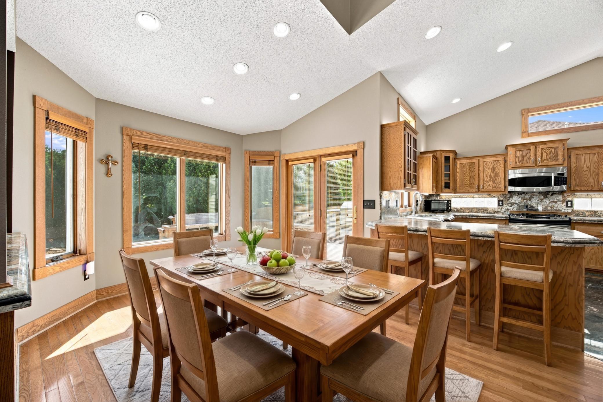 1995 single family home for sale at 1906 E Rose Creek Parkway S in Fargo, ND — 5 bed, 4 bath (photo 9 of 56)