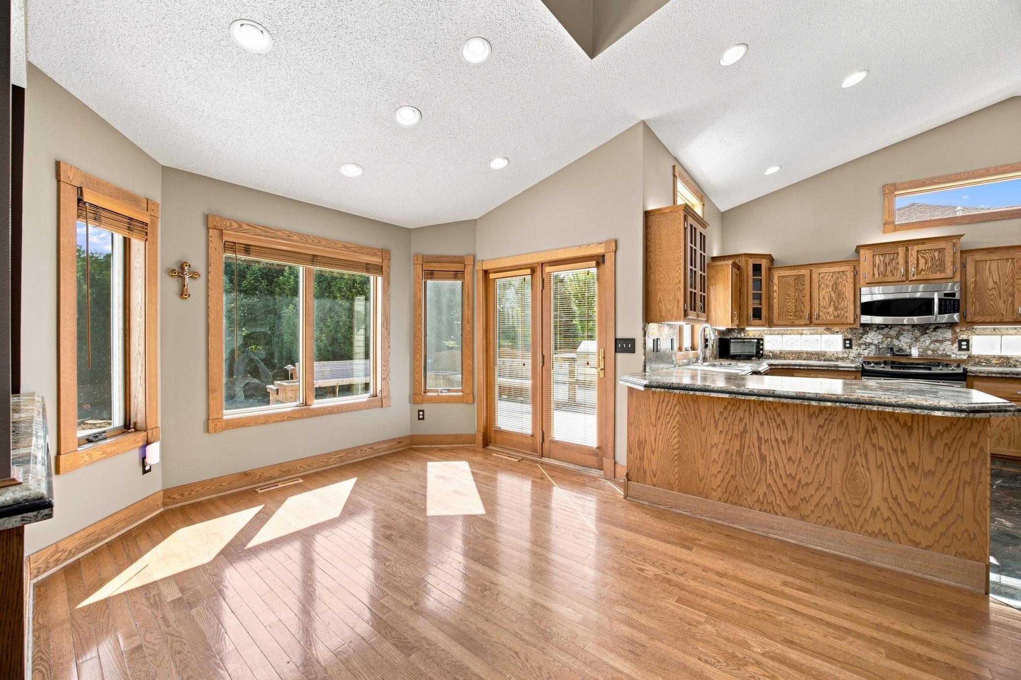 1995 single family home for sale at 1906 E Rose Creek Parkway S in Fargo, ND — 5 bed, 4 bath (photo 10 of 56)
