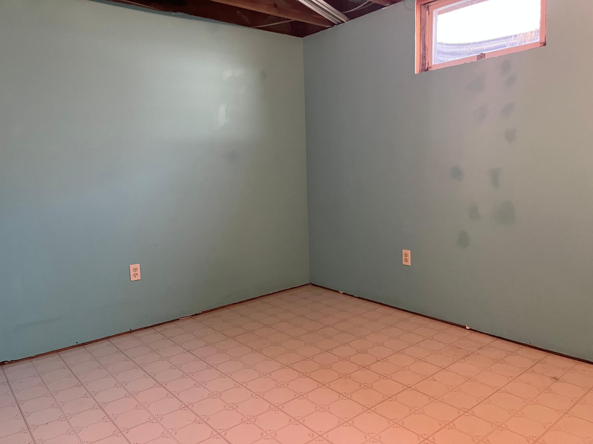 1981 single family home for sale at 1919 23rd Street S in Fargo, ND — 3 bed, 1 bath (photo 2 of 18)