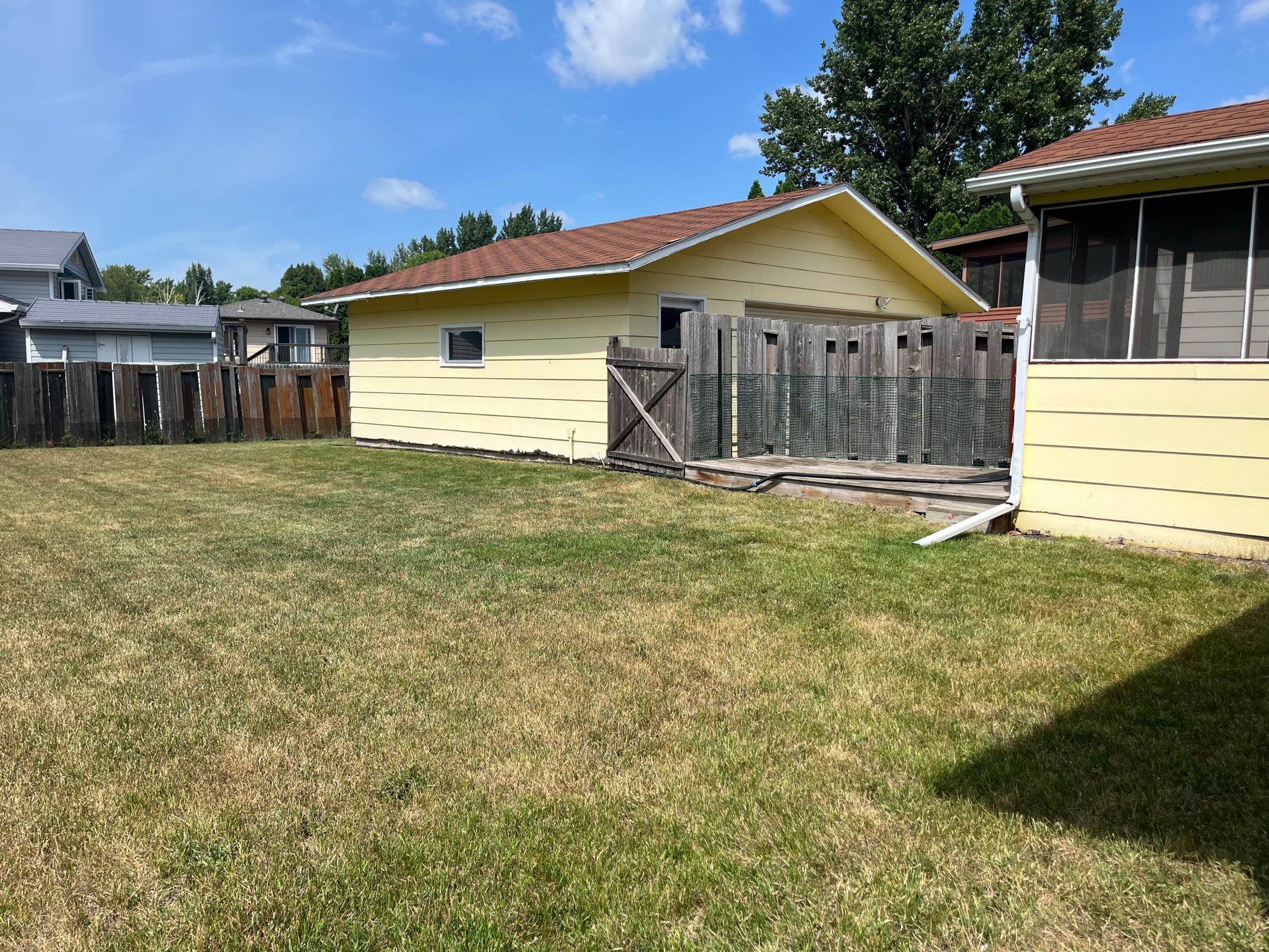 1981 single family home for sale at 1919 23rd Street S in Fargo, ND — 3 bed, 1 bath (photo 14 of 18)