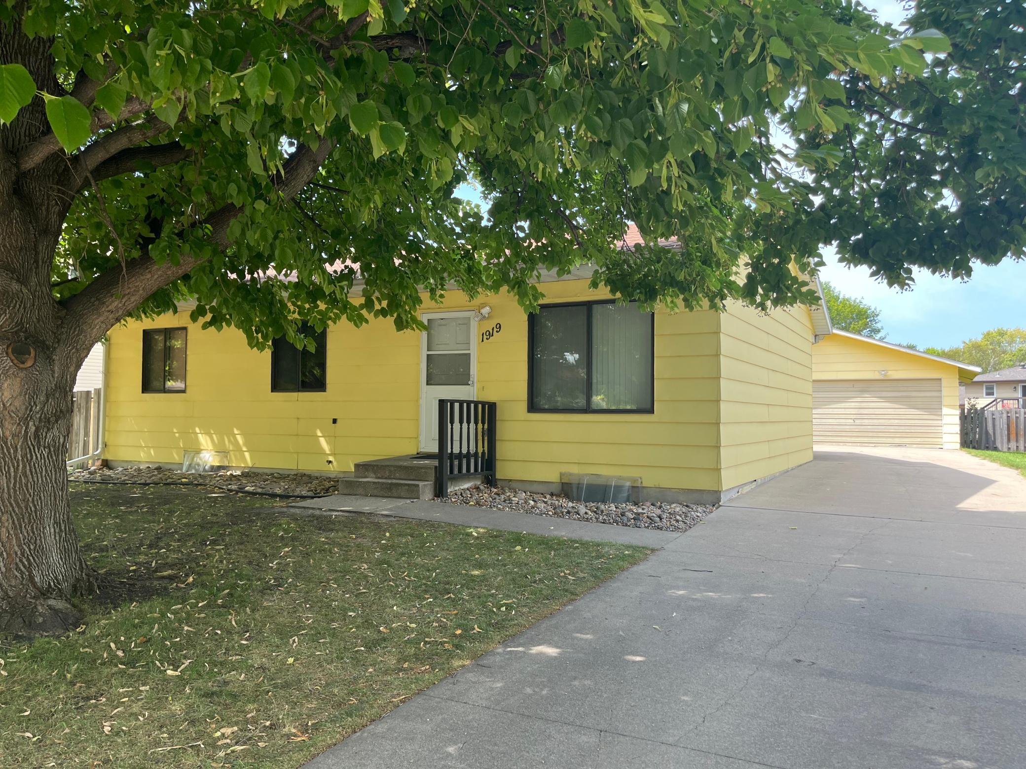1981 single family home for sale at 1919 23rd Street S in Fargo, ND — 3 bed, 1 bath (photo 18 of 18)