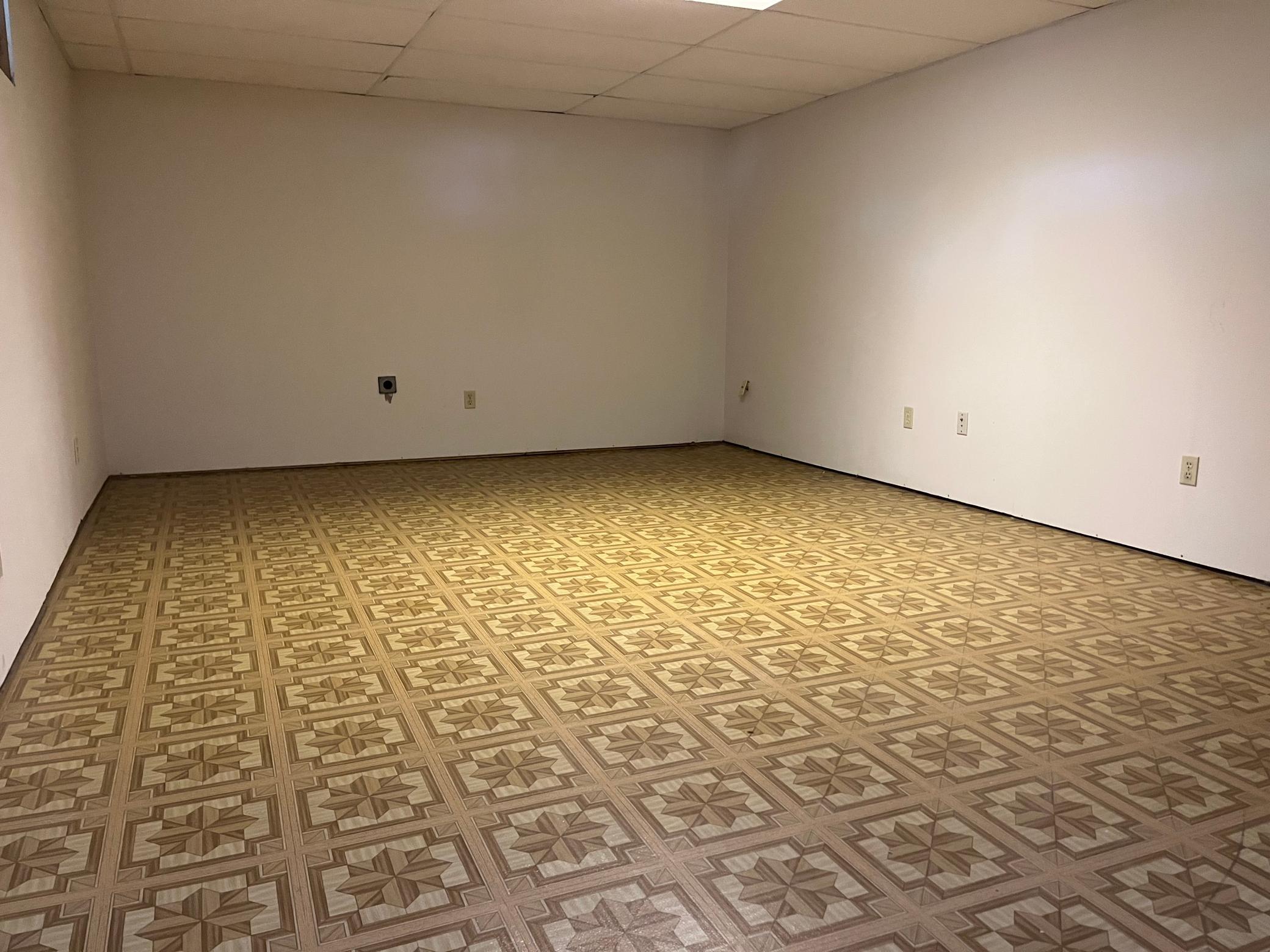 1981 single family home for sale at 1919 23rd Street S in Fargo, ND — 3 bed, 1 bath (photo 4 of 18)