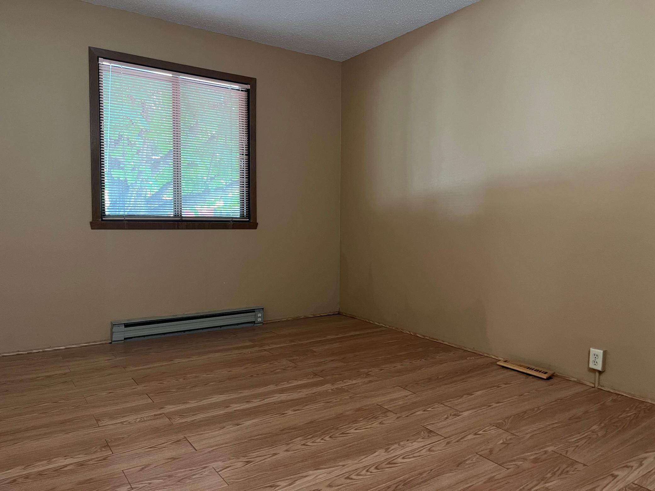 1981 single family home for sale at 1919 23rd Street S in Fargo, ND — 3 bed, 1 bath (photo 6 of 18)