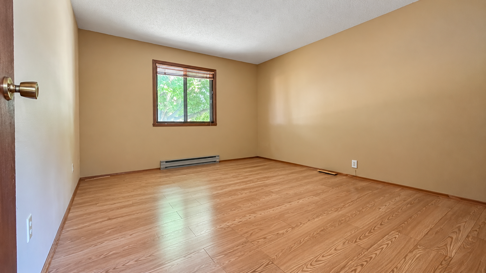 1981 single family home for sale at 1919 23rd Street S in Fargo, ND — 3 bed, 1 bath (photo 18 of 27)