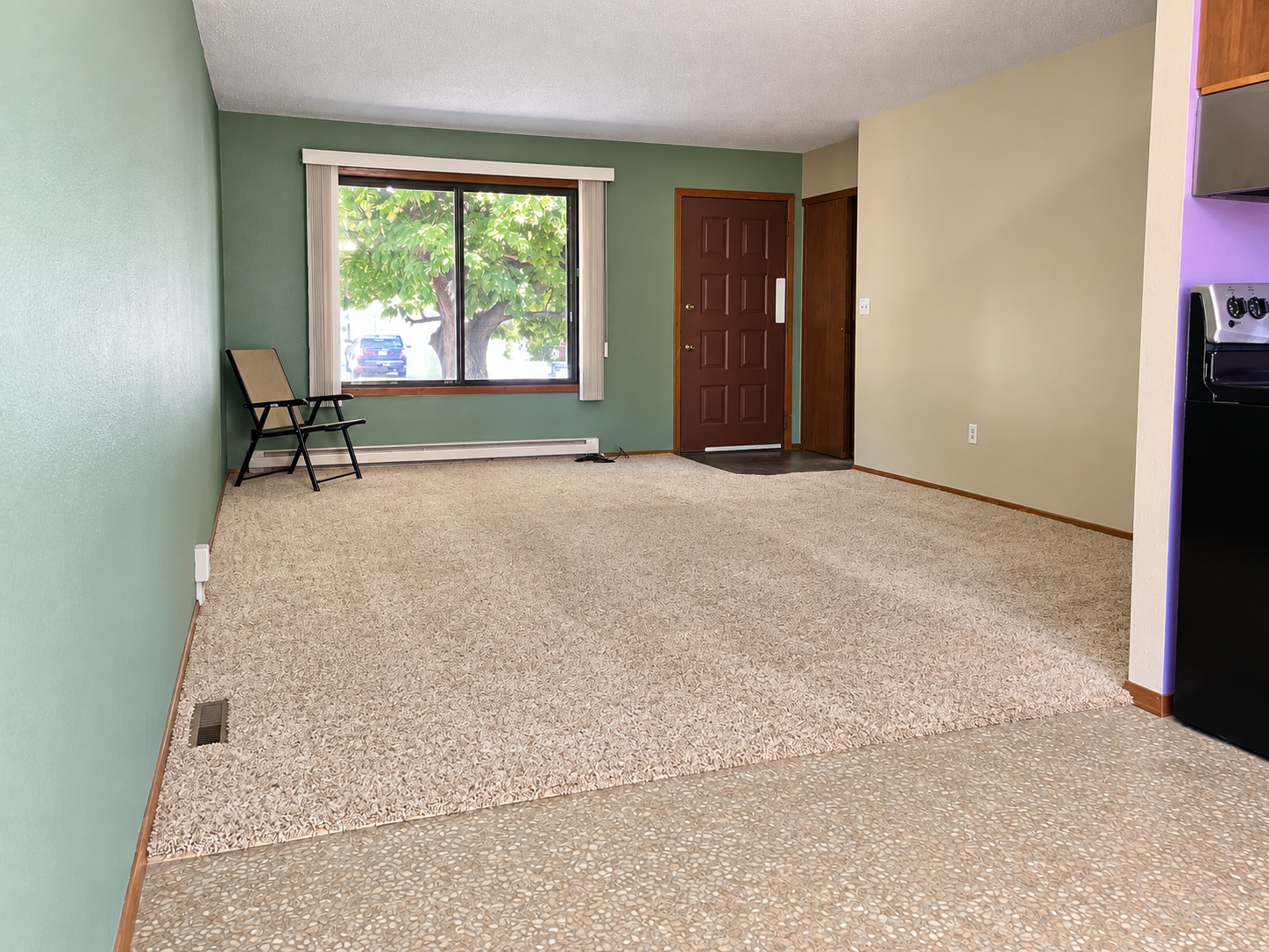 1981 single family home for sale at 1919 23rd Street S in Fargo, ND — 3 bed, 1 bath (photo 6 of 27)