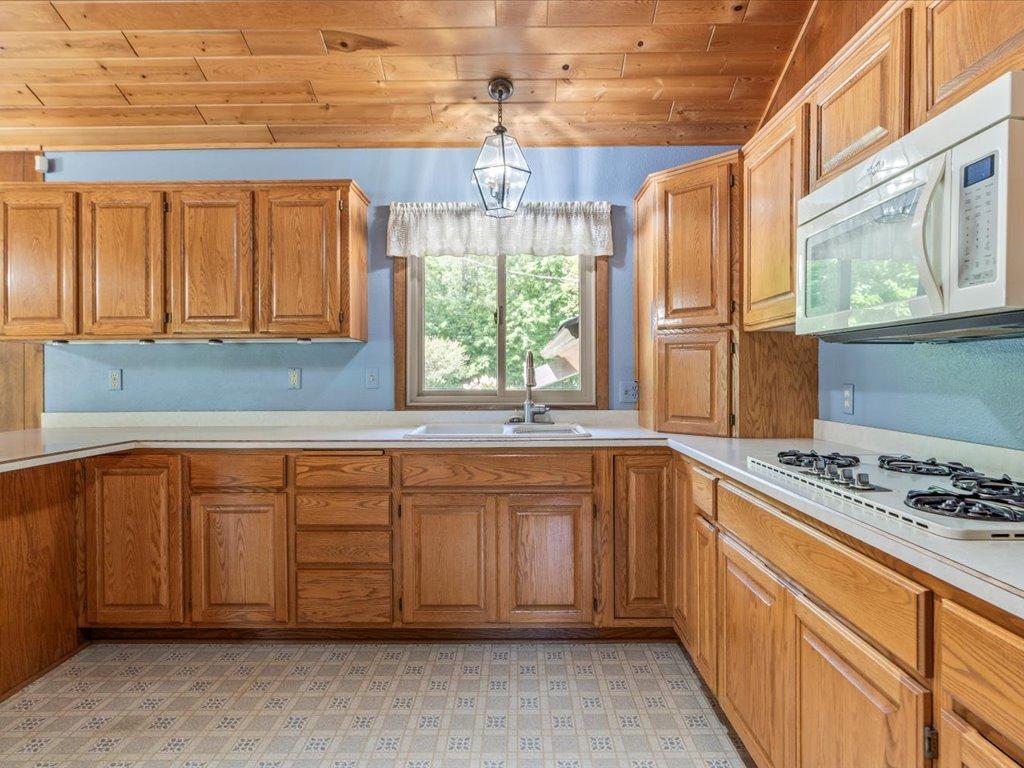 1966 single family home for sale at 22129 437th Avenue in Aitkin, MN — 5 bed, 2 bath (photo 10 of 37)
