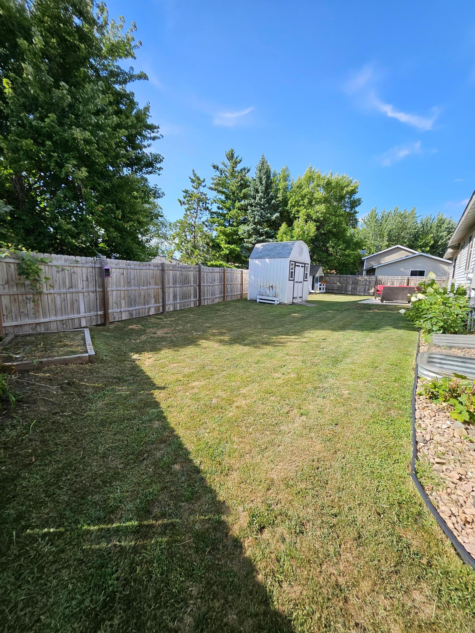 1994 single family home for sale at 1908 E Golf Course Road NE in Alexandria, MN — 4 bed, 3 bath (photo 3 of 5)