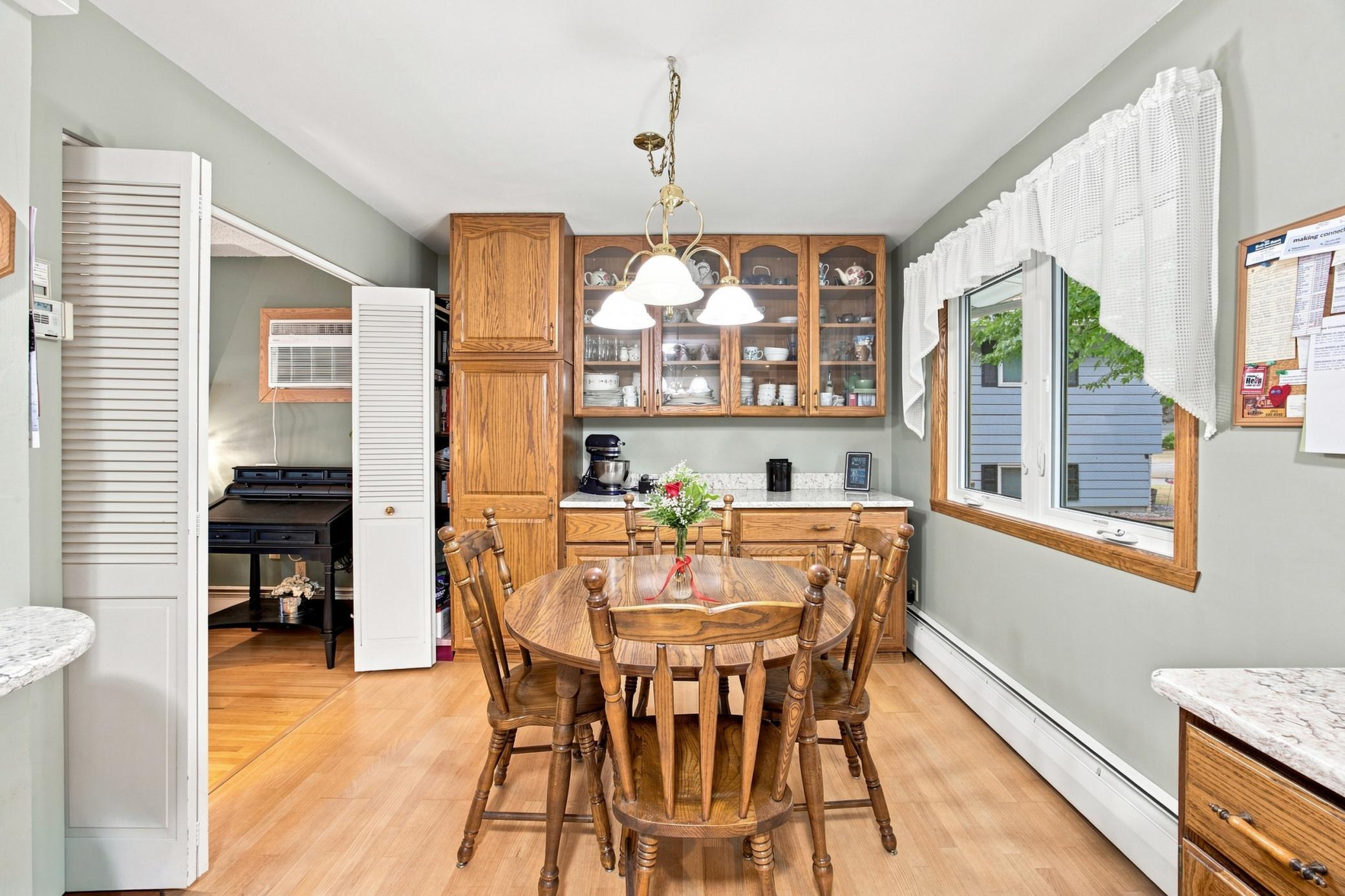 1965 single family home for sale at 2410 Evergreen Road N in Fargo, ND — 4 bed, 2 bath (photo 11 of 38)
